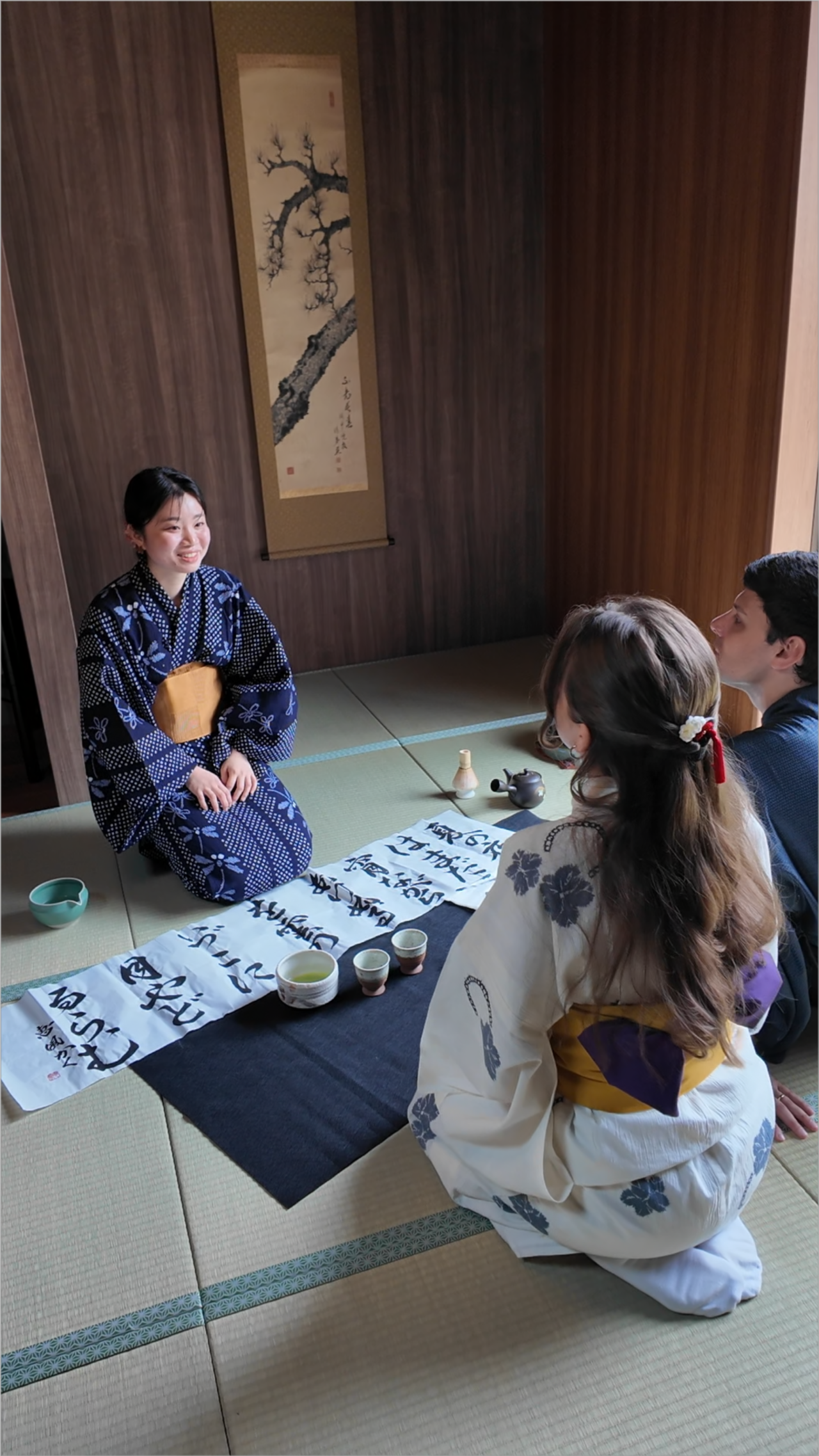 Privat upplevelse i Machiya i Kyoto: Tebjudning, kalligrafi & kimono