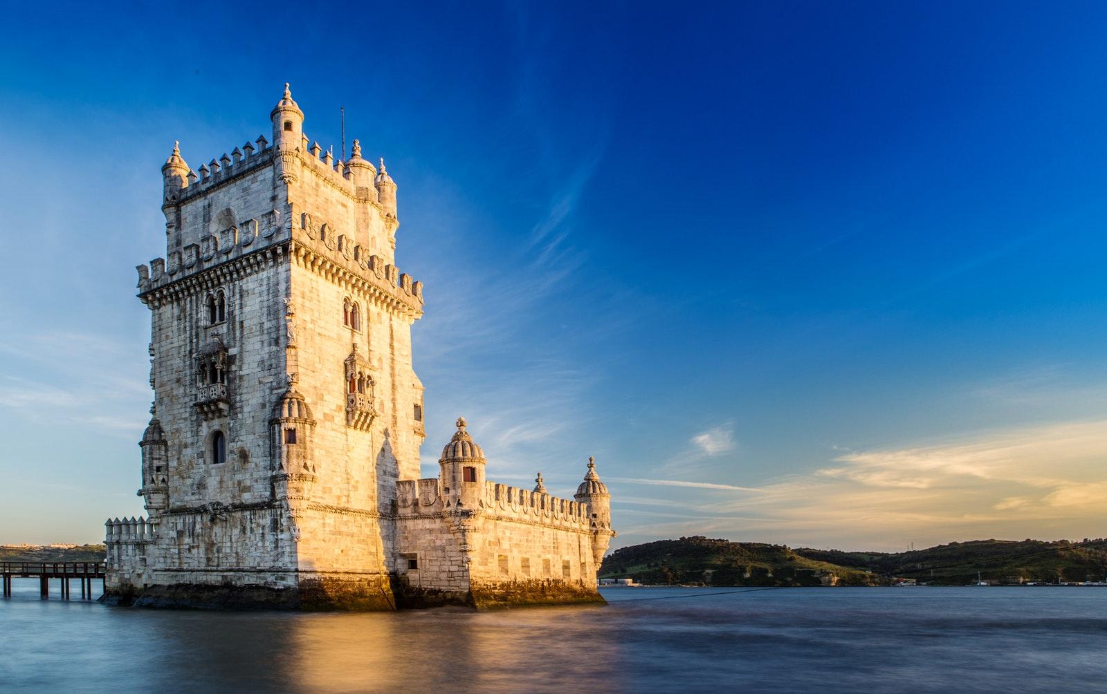Lisbon Old Town & Scenic Viewpoints Private Tuk-Tuk Tour