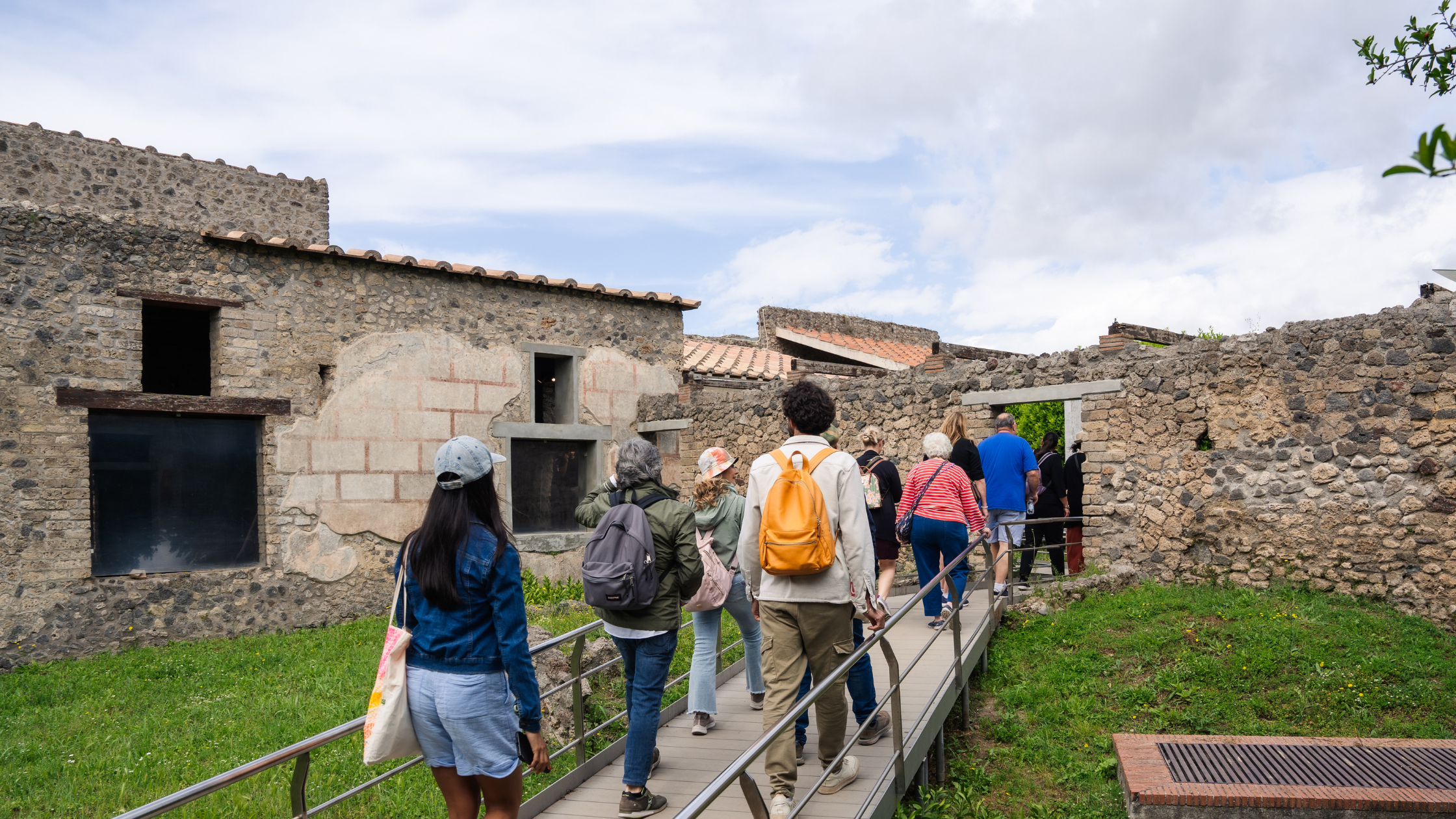 Pompeii Discovery: High-Speed Train, Wine Tasting & Lunch