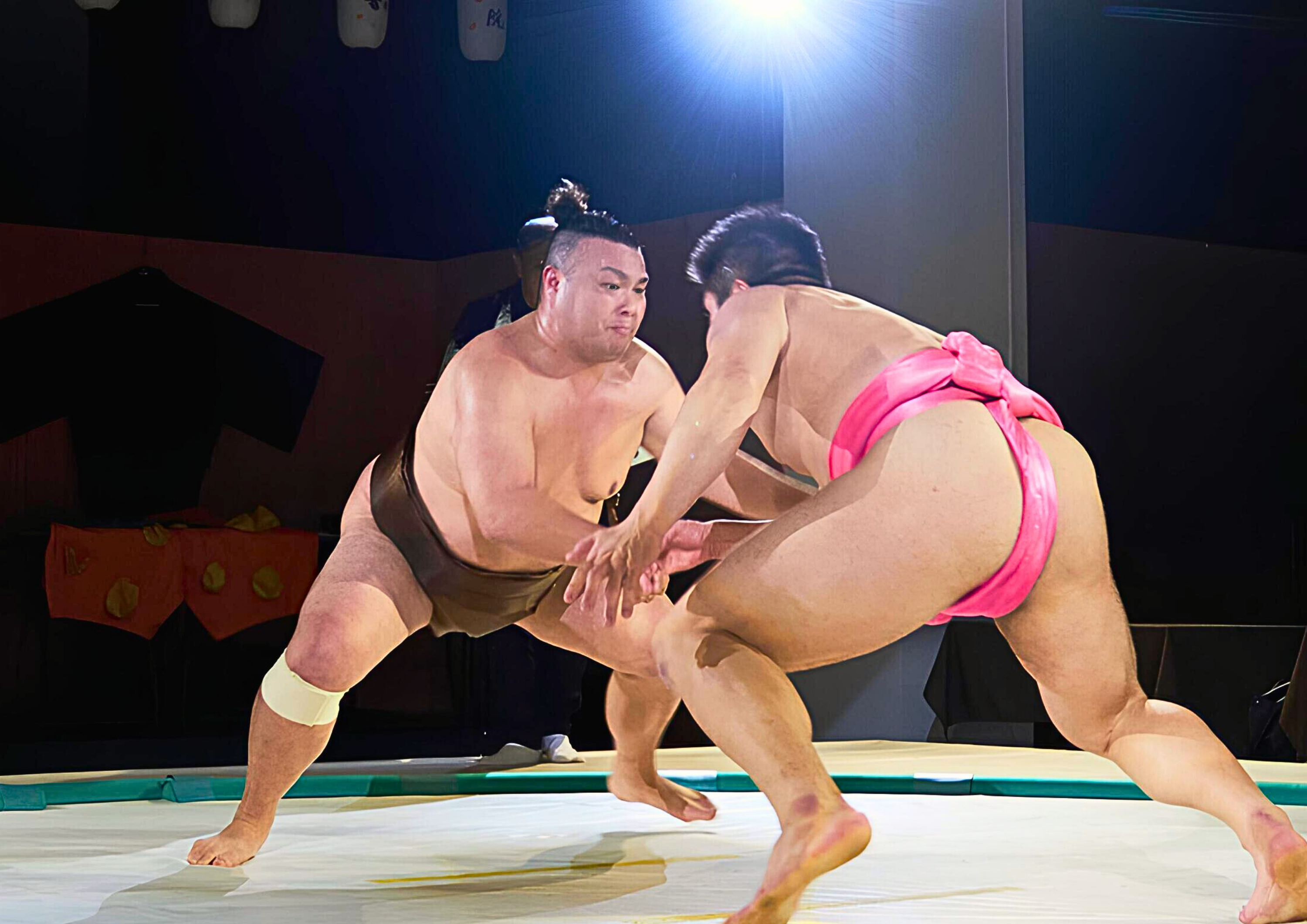 Osaka: Heartwarming Sumo Show, Experience, Food & Drinks