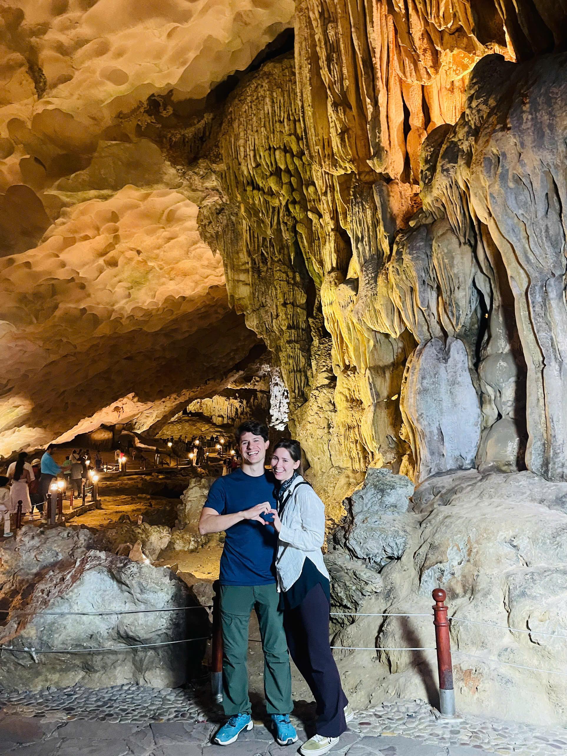 Luxury Ha Long Bay Day Cruise with Buffet & Kayaking