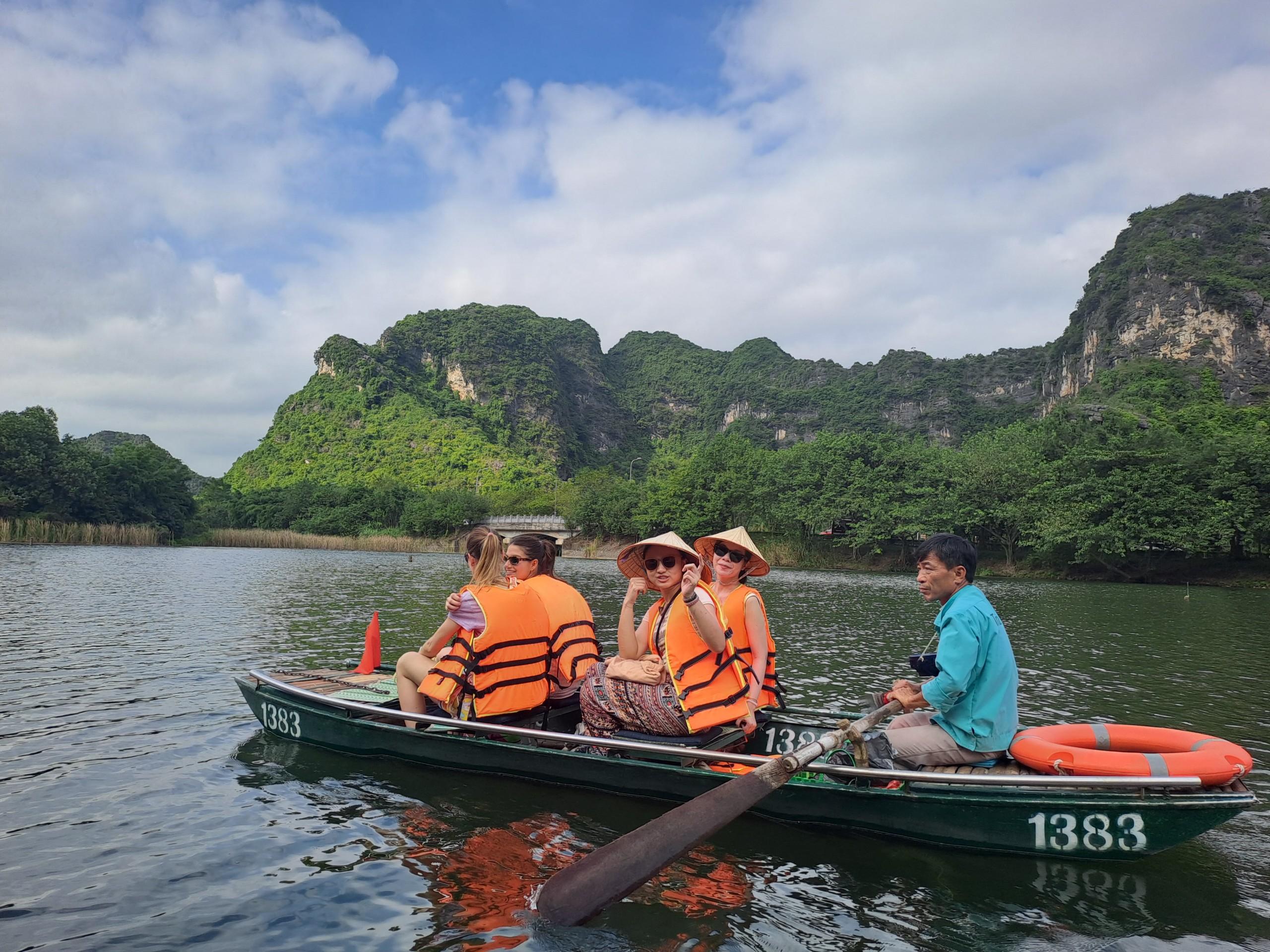 2-Day Ninh Binh Escape from Hanoi: Caves, Cycling & Culture