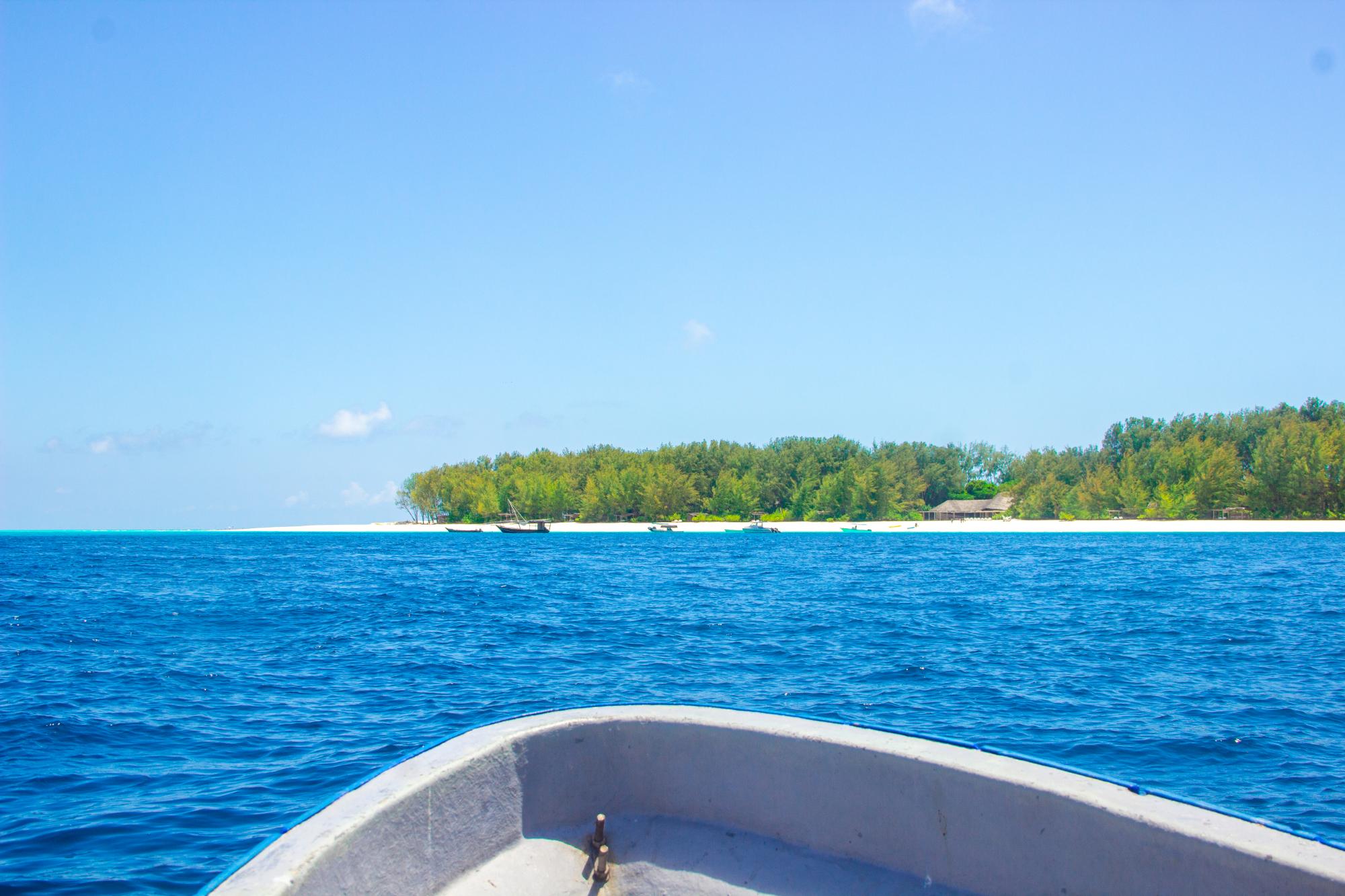 Zanzibar Mnemba Island Snorkeling & Boat Tour with Lunch