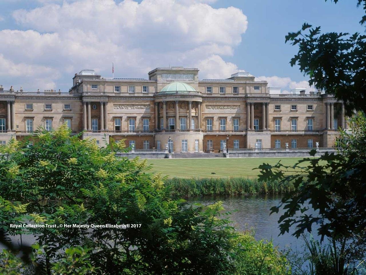 Buckingham Palace Entry Ticket & Royal Walking Tour