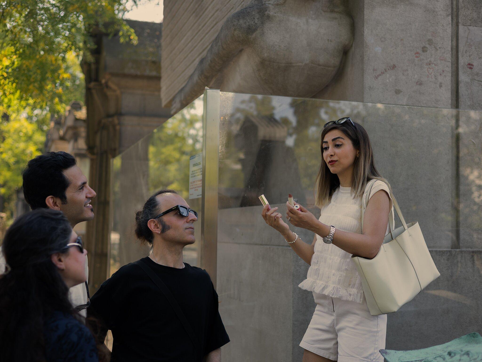 Paris: Père Lachaise Cemetery Famous Graves & Legends Tour