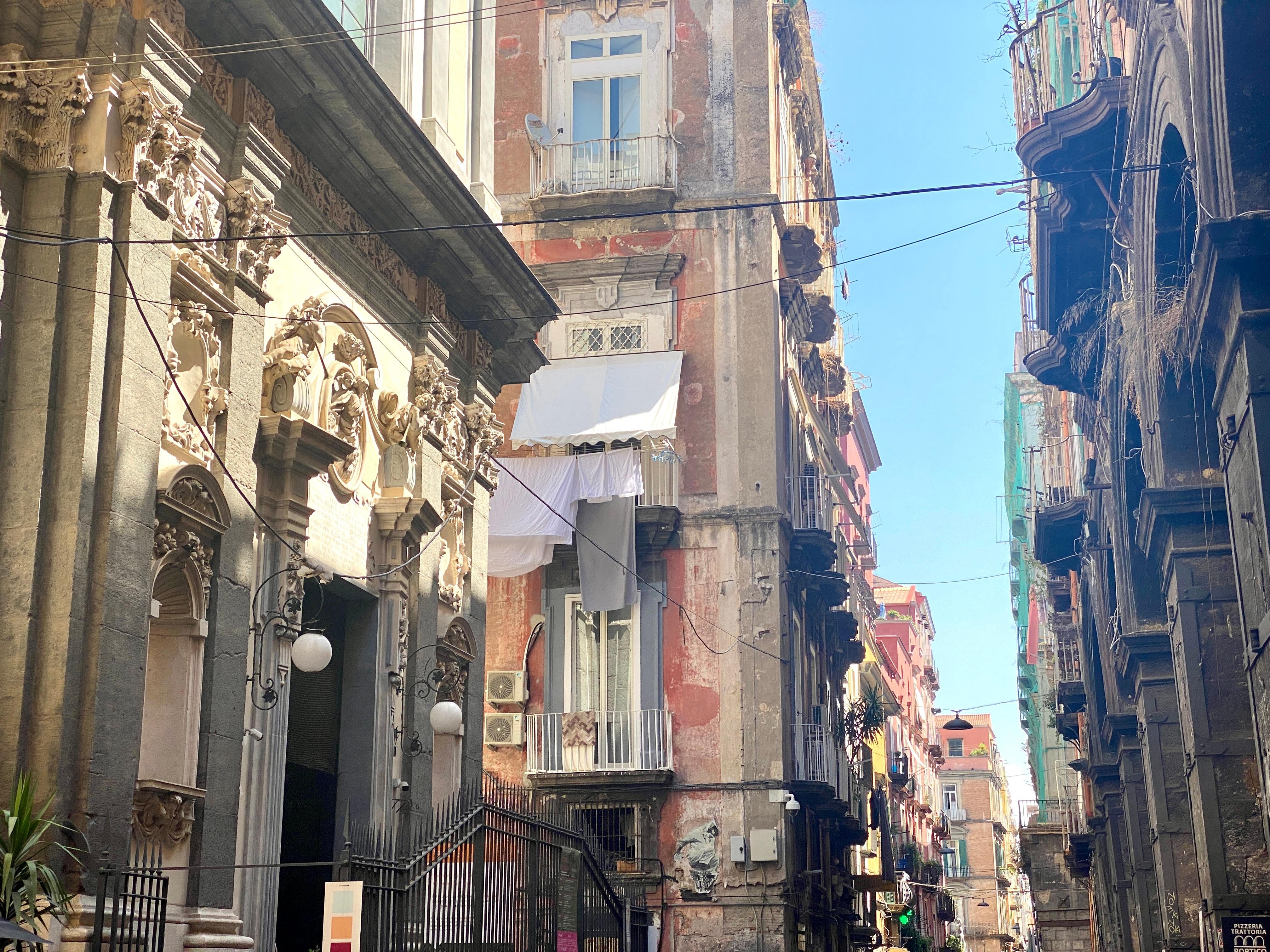 Naples: Old City Center Street Food Tour with Spritz