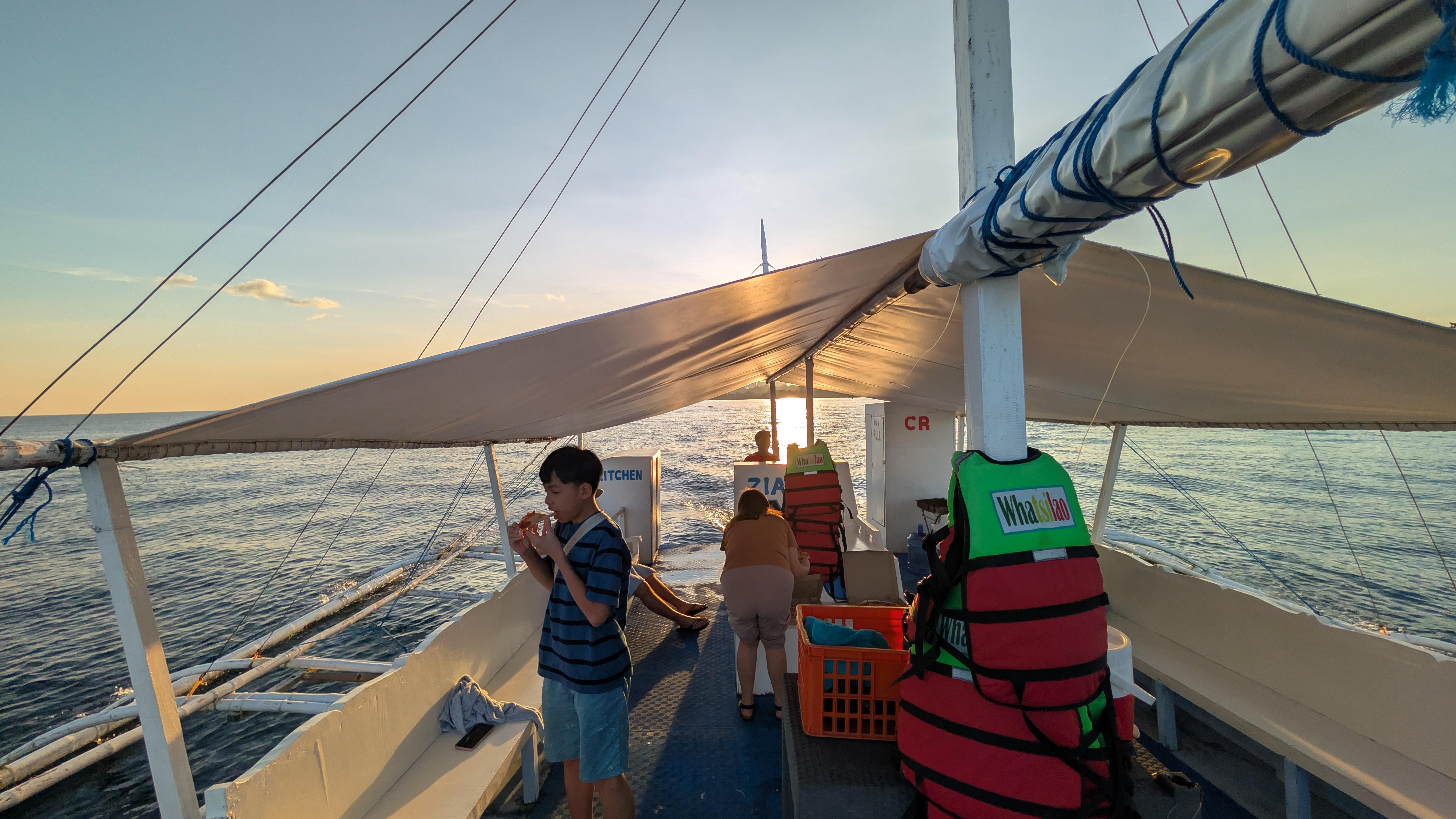 Mactan Island Sunset Panga Boat Cruise with Drinks