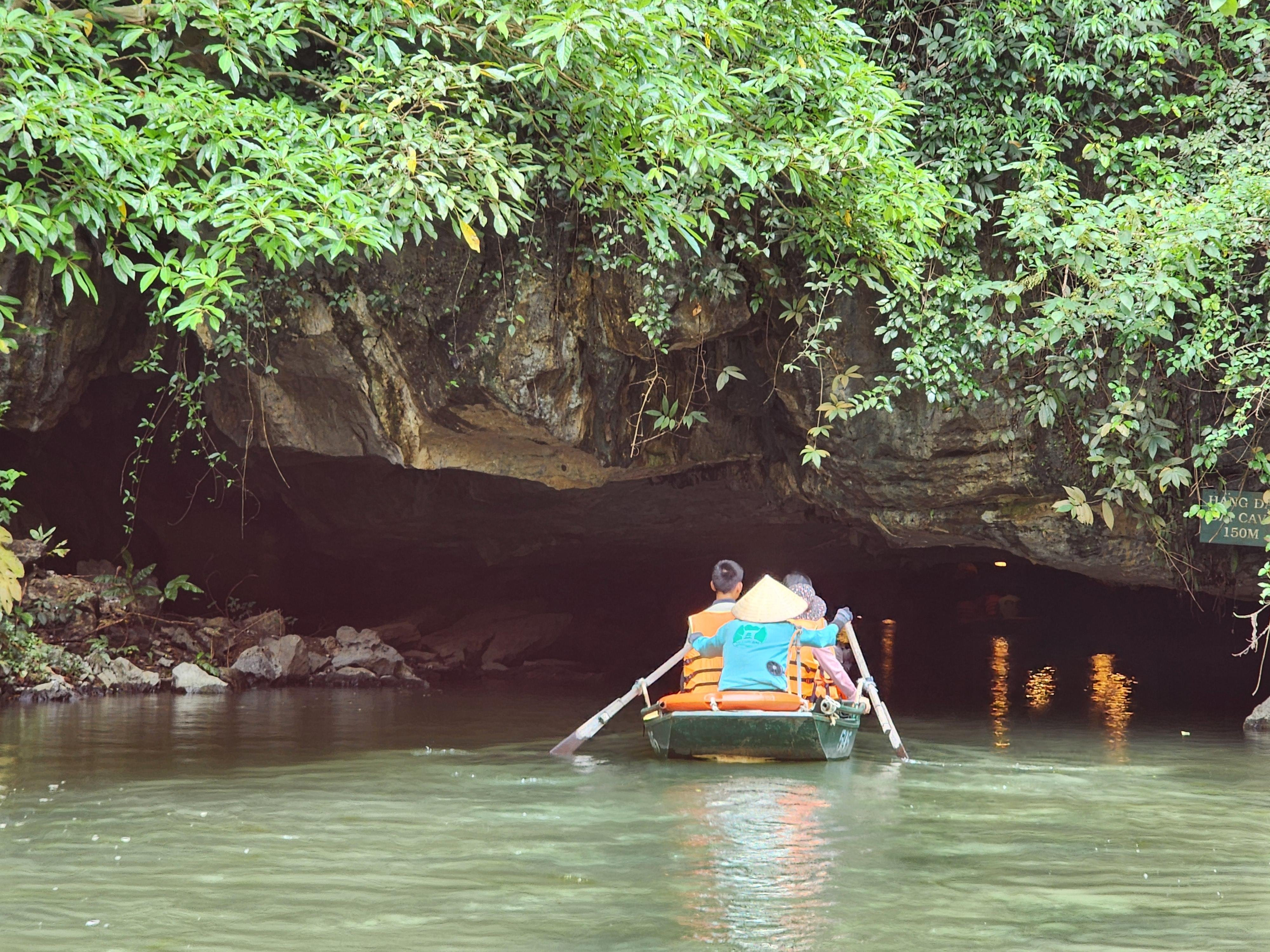 Ninh Binh Full-Day Tour: Hoa Lu or Bai Dinh, Trang An & Mua Cave