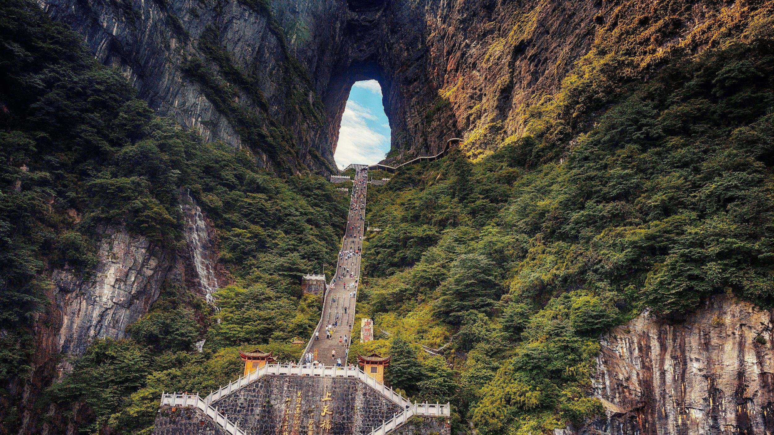 Zhangjiajie Glass Bridge & Tianmen Mountain Day Tour