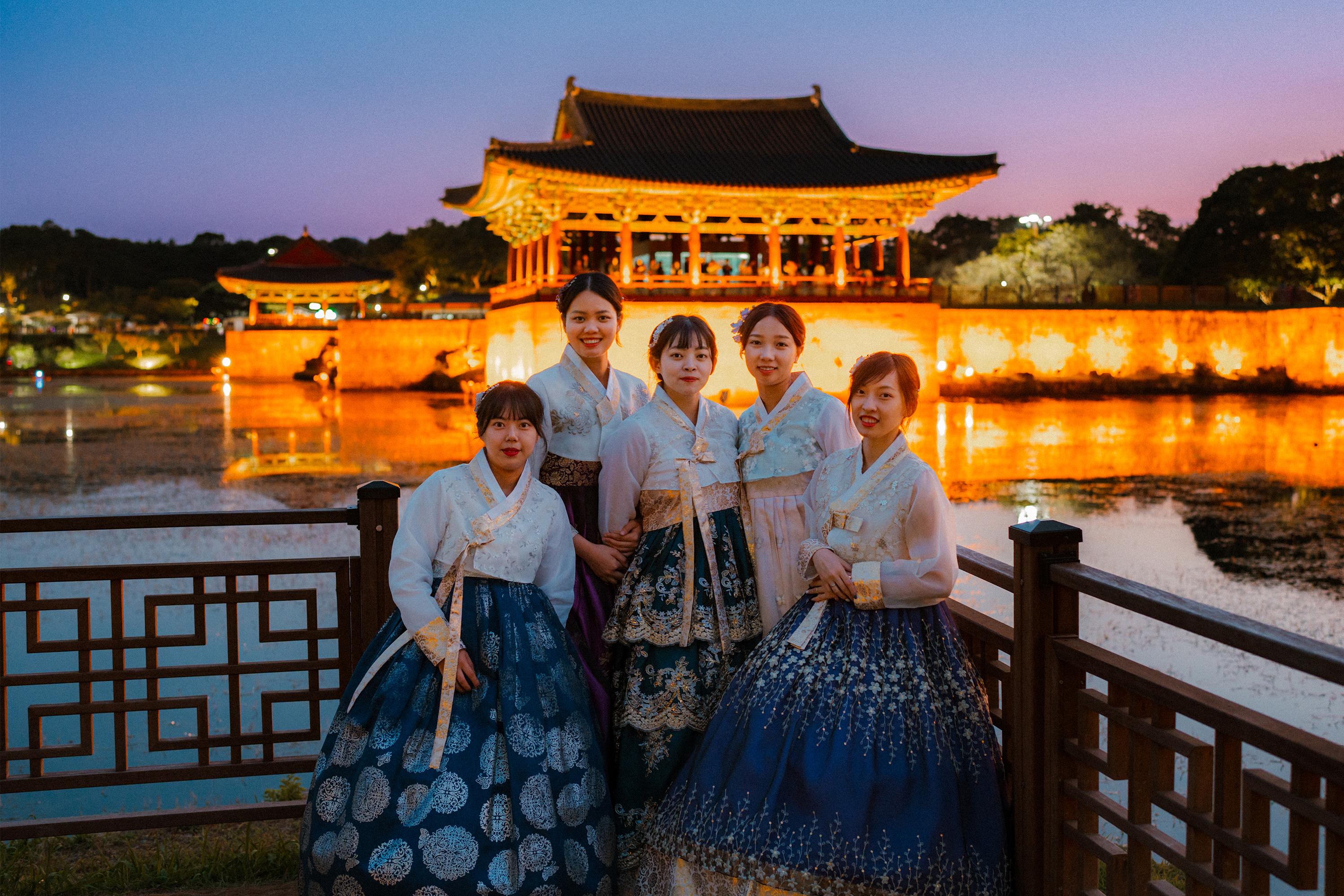 Busan: Gyeongju Small Group Photo Tour, Hotel Pick-up & Drop