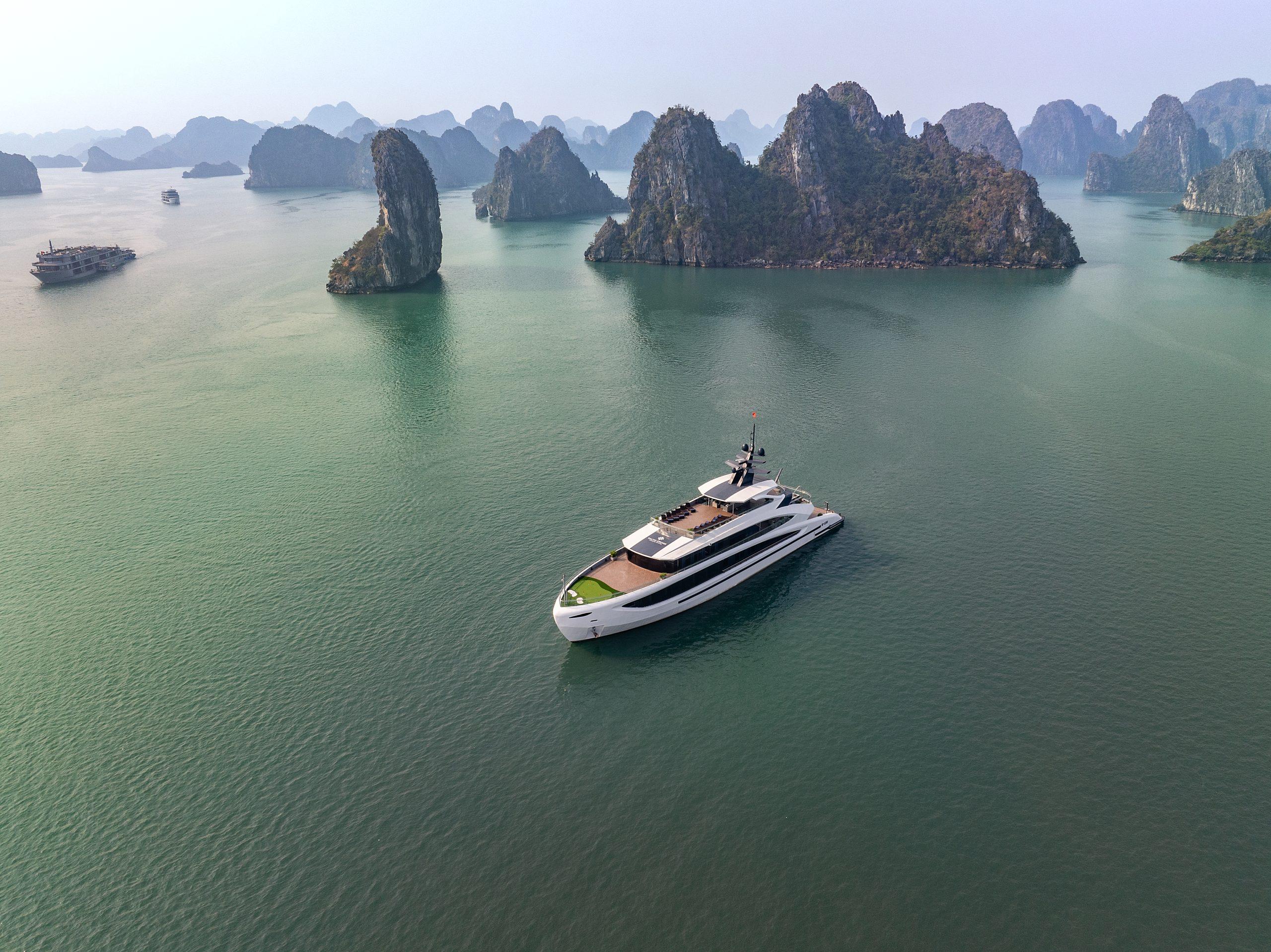 Halong & Lan Ha Bay Luxury Day Cruise with Kayaking, Cave & Cooking Class