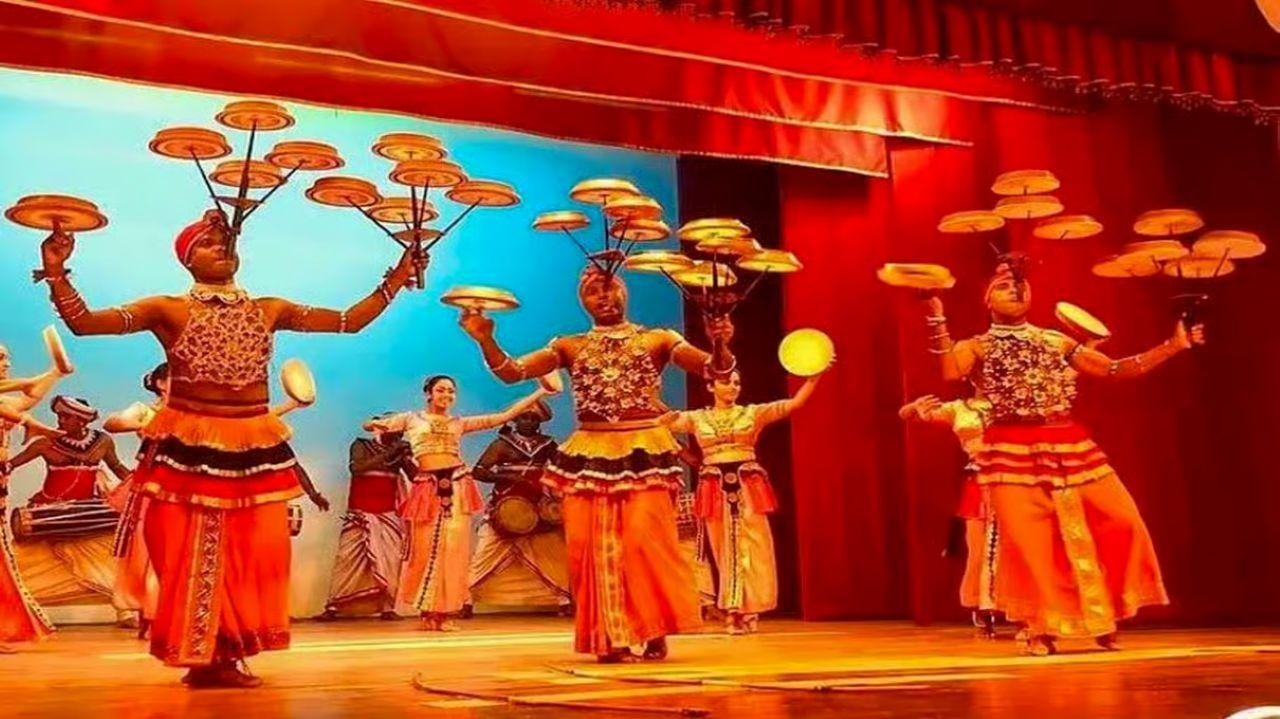 Kandy, Pinnawala & Tea Country Full-Day Excursion
