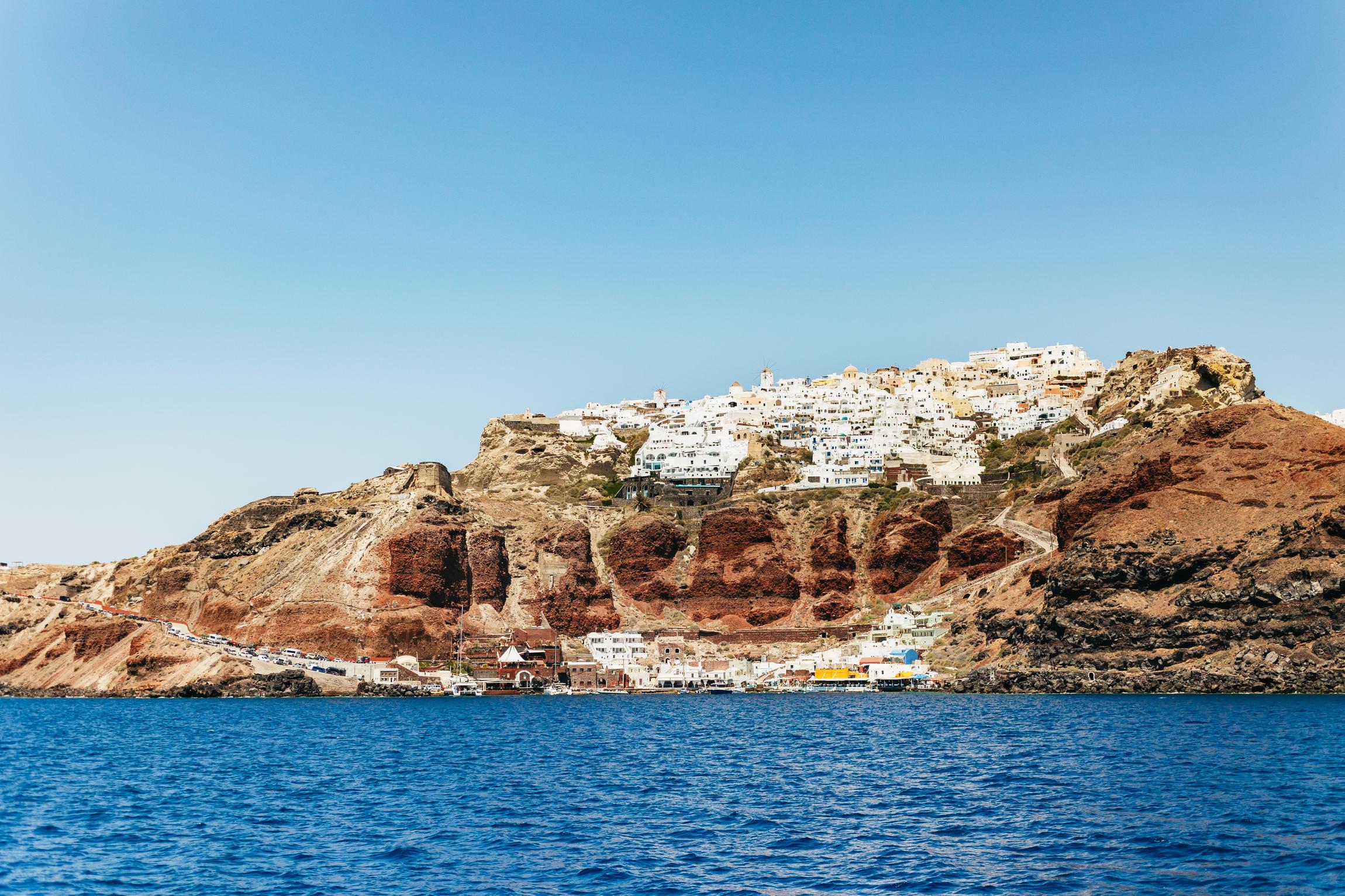 Santorini: Luxury Catamaran Day Trip with Meal and Open Bar