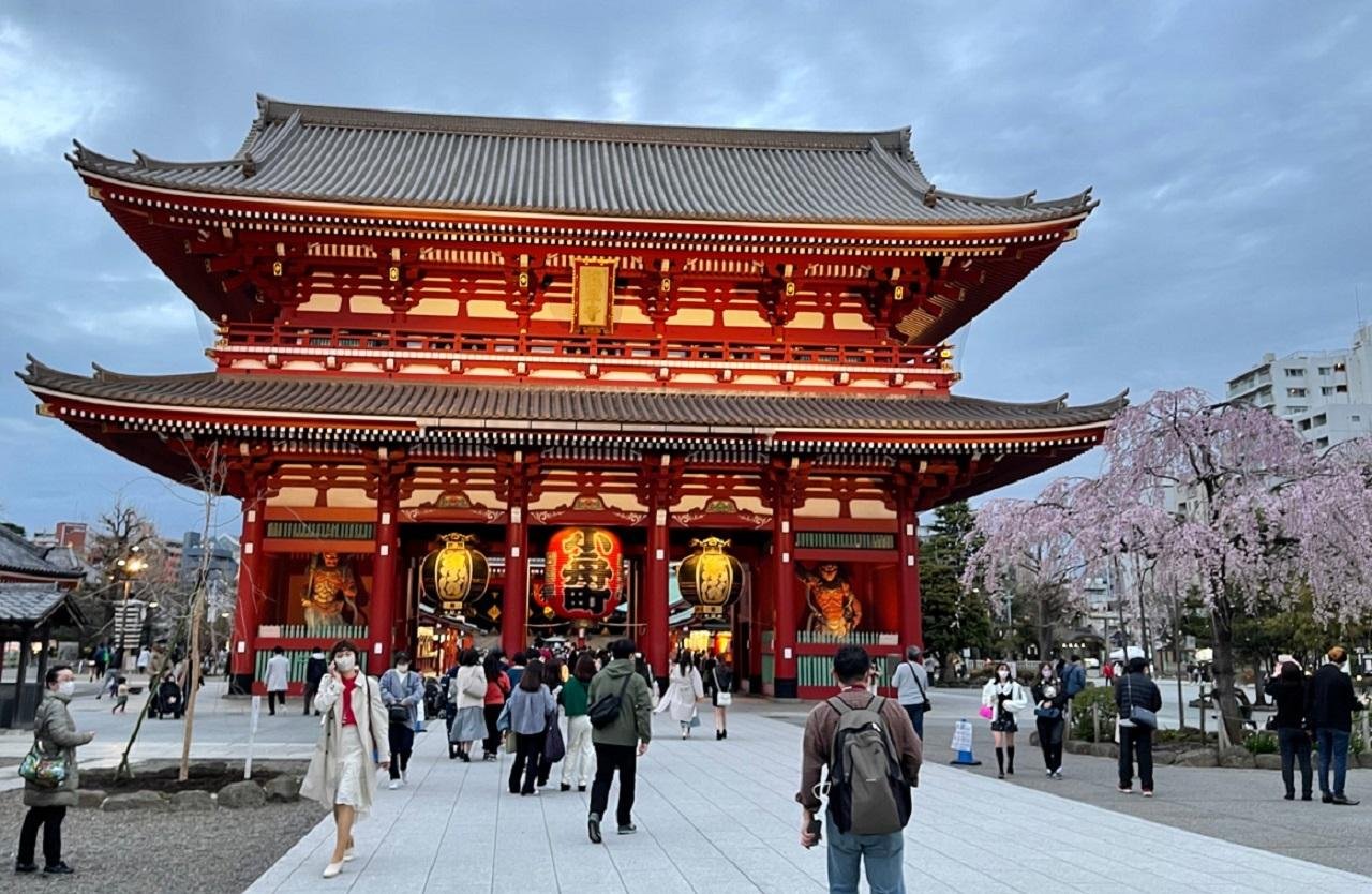 Guided Tour of Walking and Photography in Asakusa in kimono