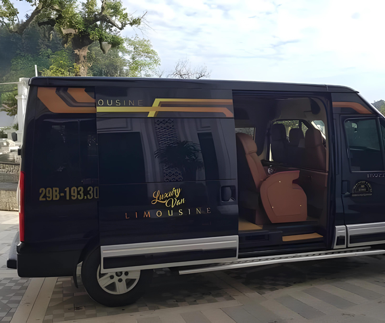 Hanoi-Sapa Limousine Transfer Service