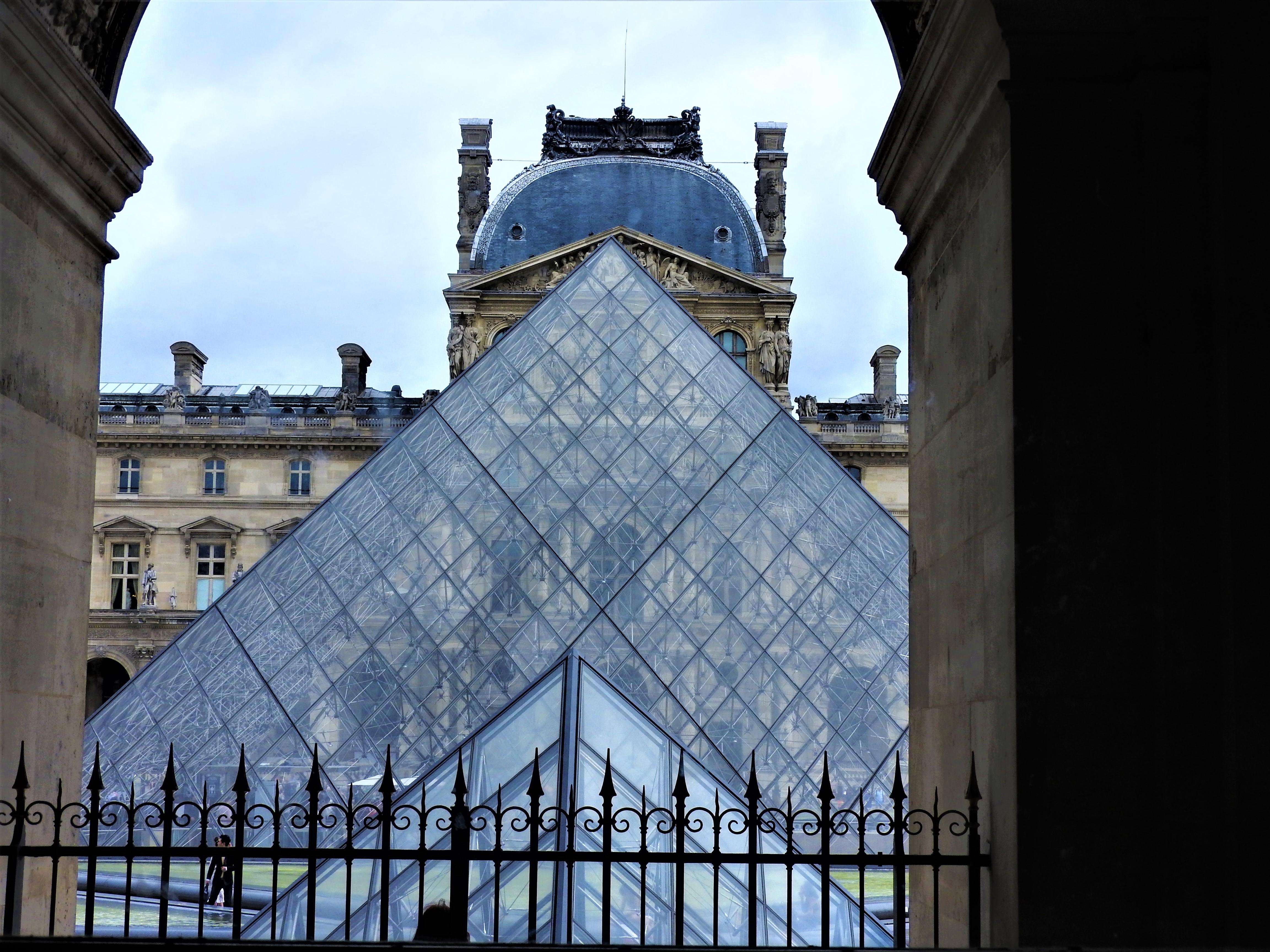 Louvre Museum Small-Group Guided Tour with Skip-the-Line Access