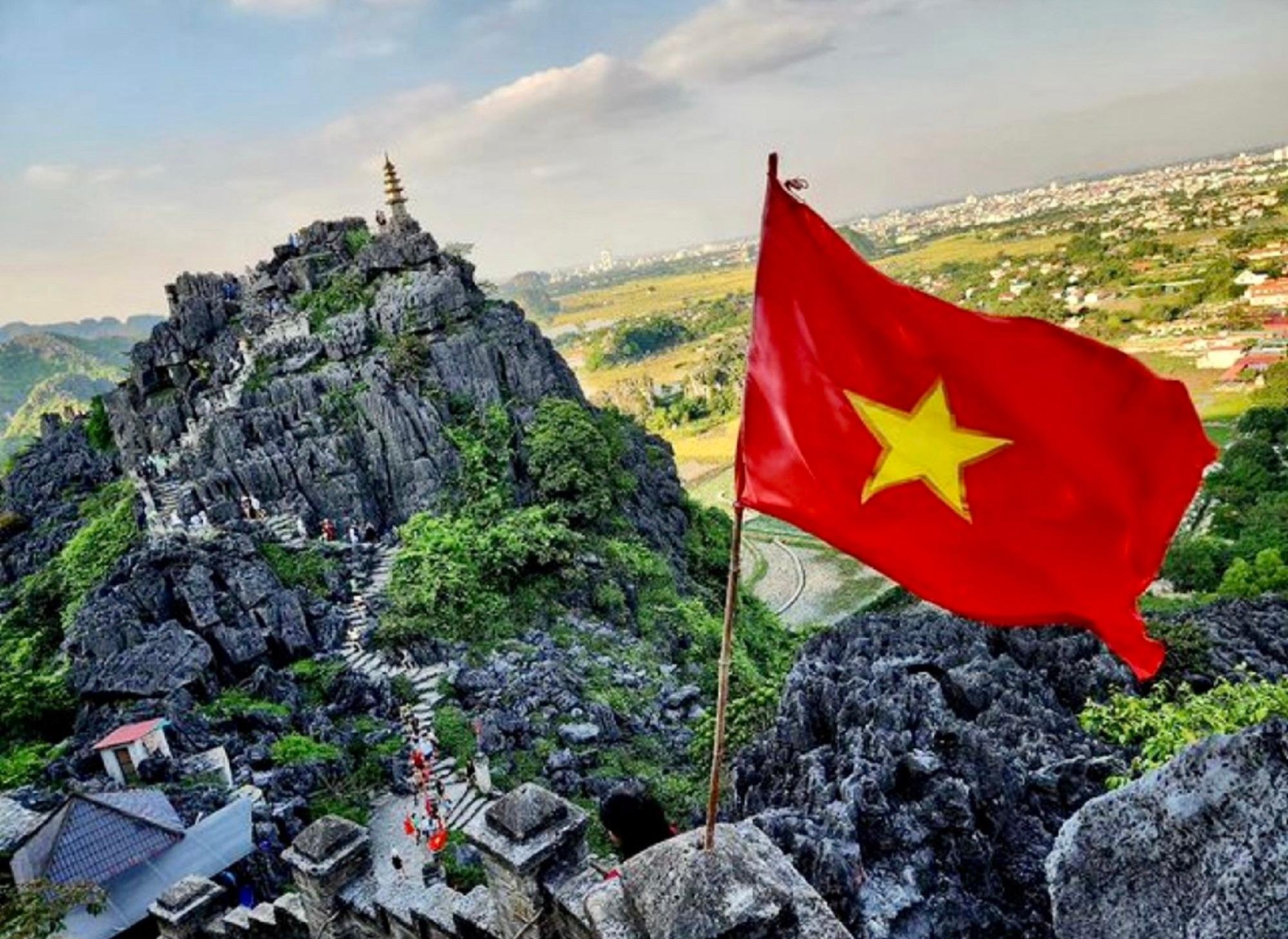 Ninh Binh Full-Day Small Group: Hoa Lu, Bich Dong, Trang An & Mua Cave