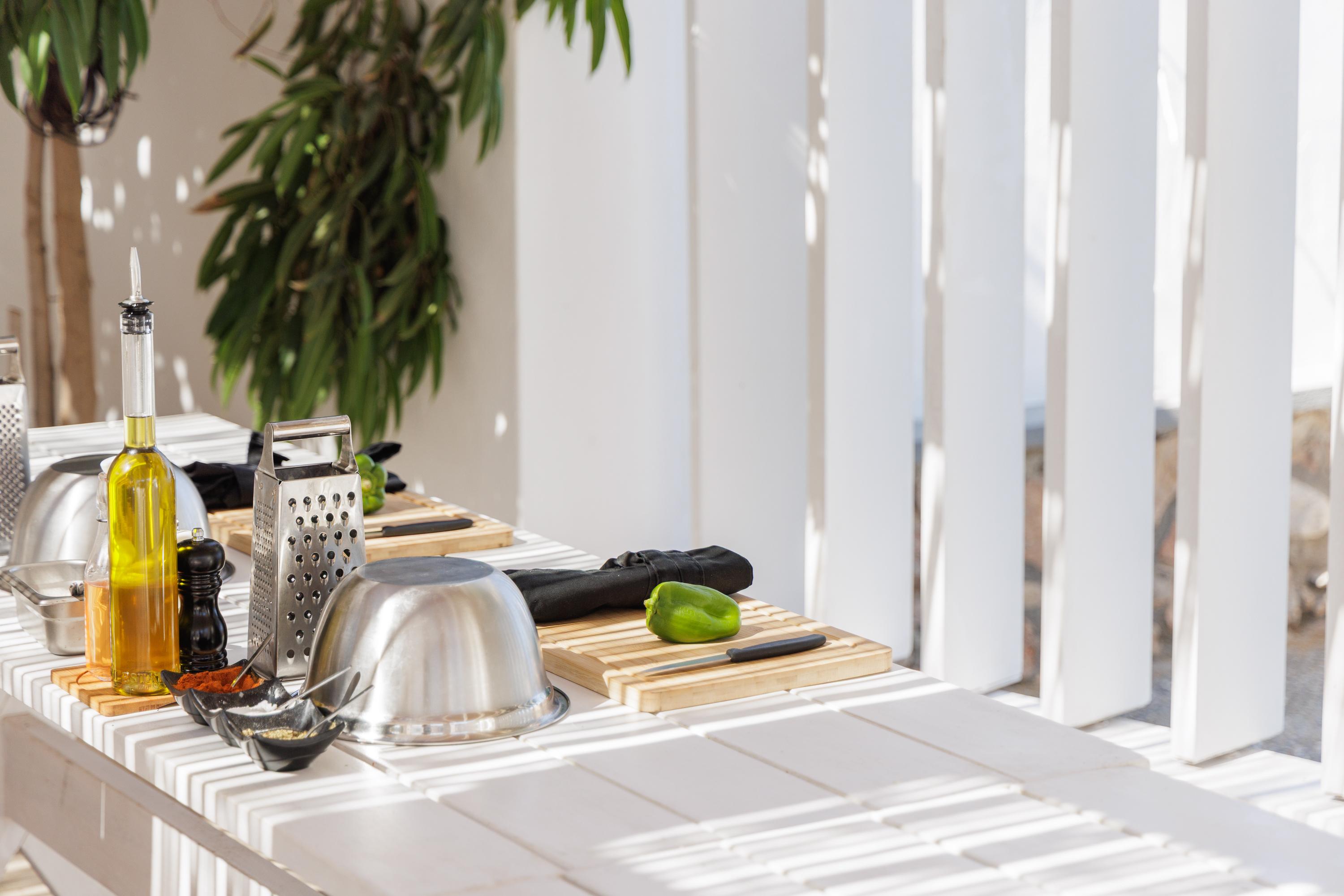 Santorini: Cooking Class with Lunch and Wine Tasting