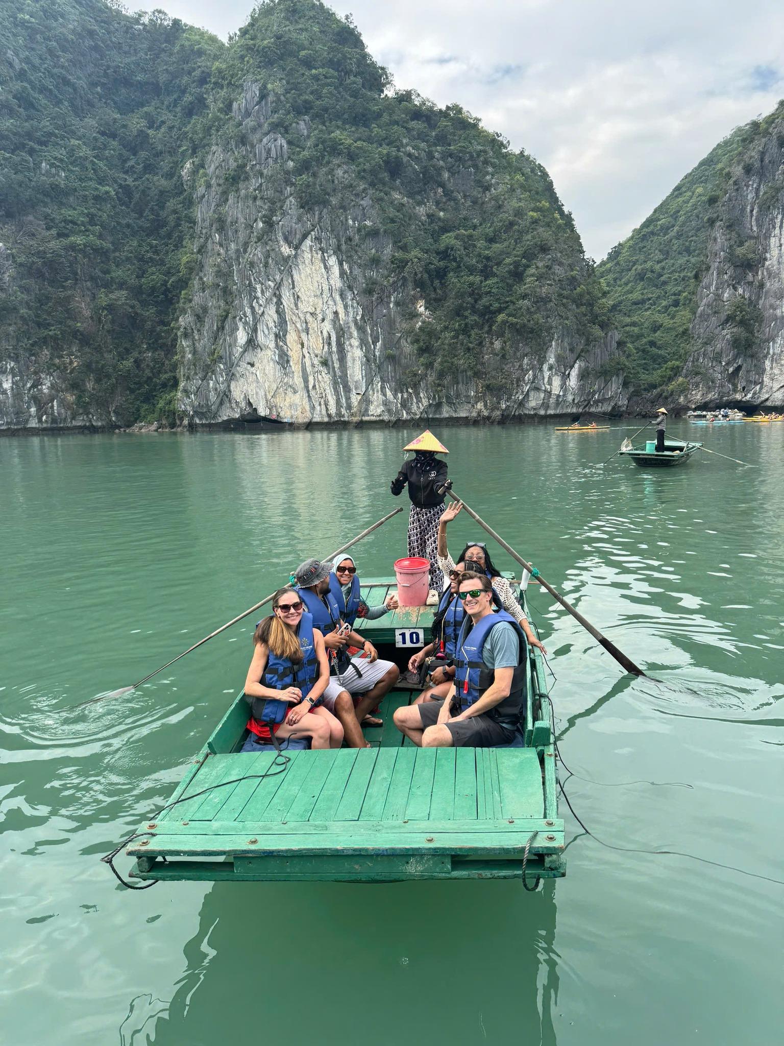 Halong & Lan Ha Bay Luxury Day Cruise with Kayaking, Cave & Cooking Class