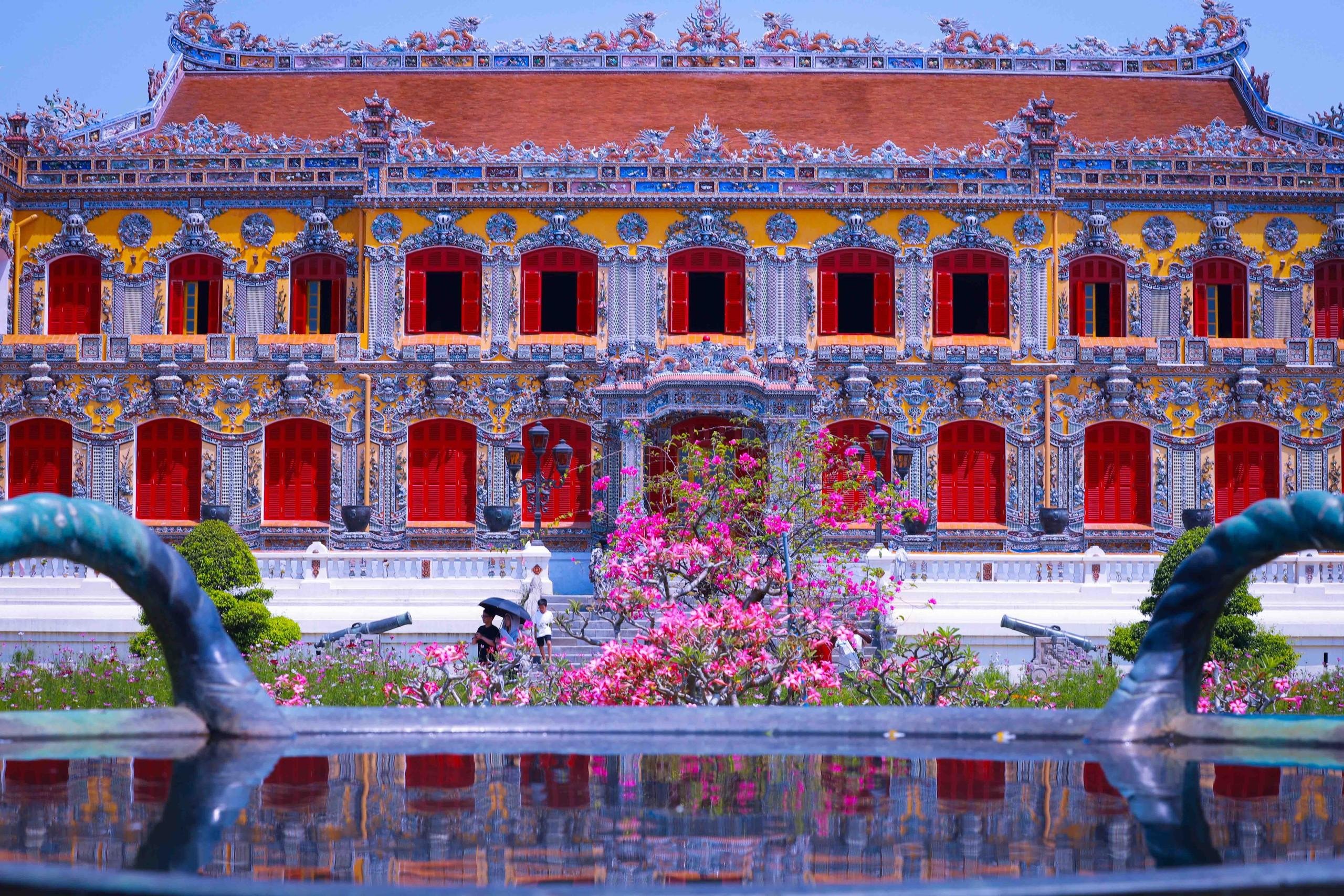 Hue Imperial City & Royal Tombs Discovery