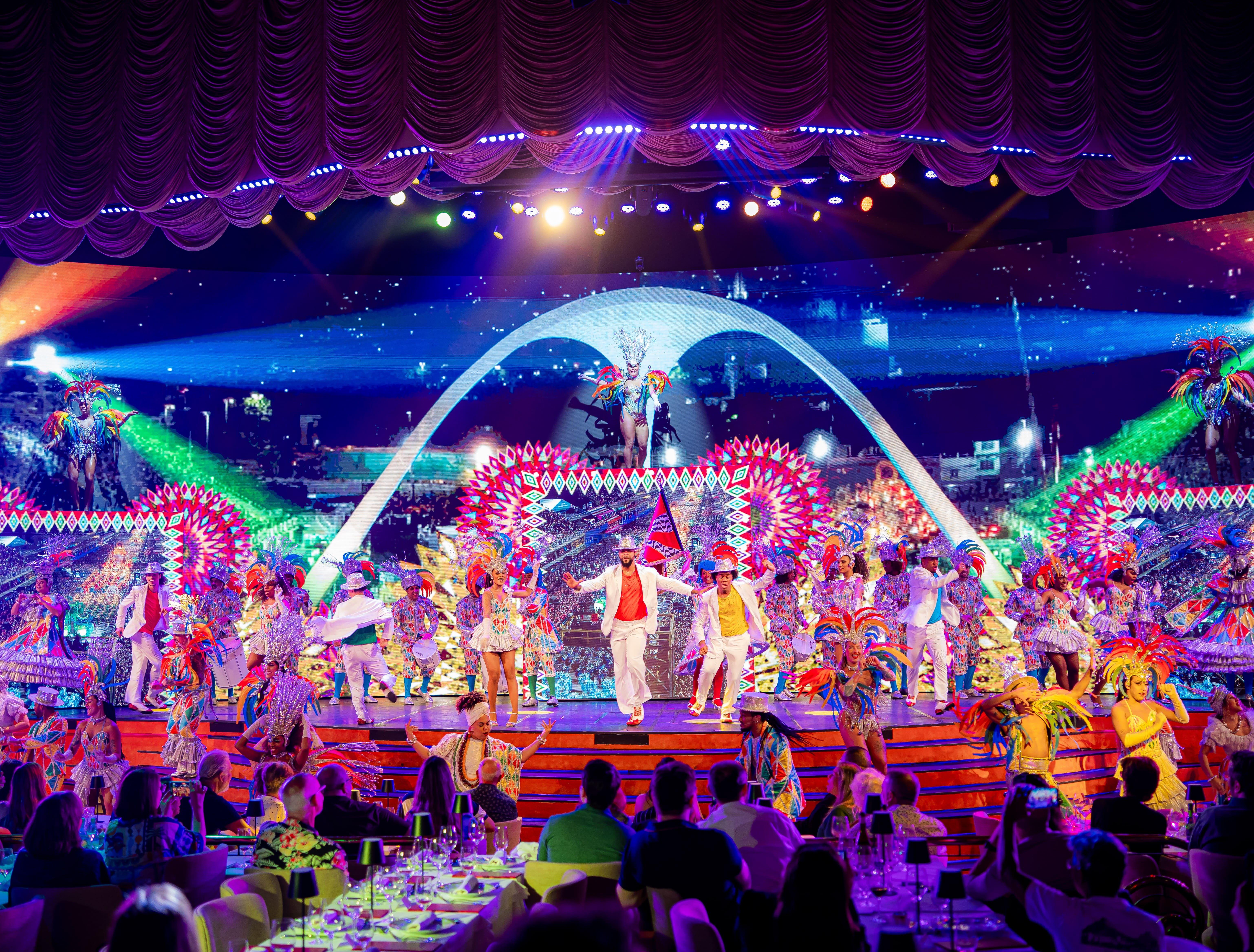 Roxy Dinner Show: Brazilian Music, Dance & Cuisine in Copacabana