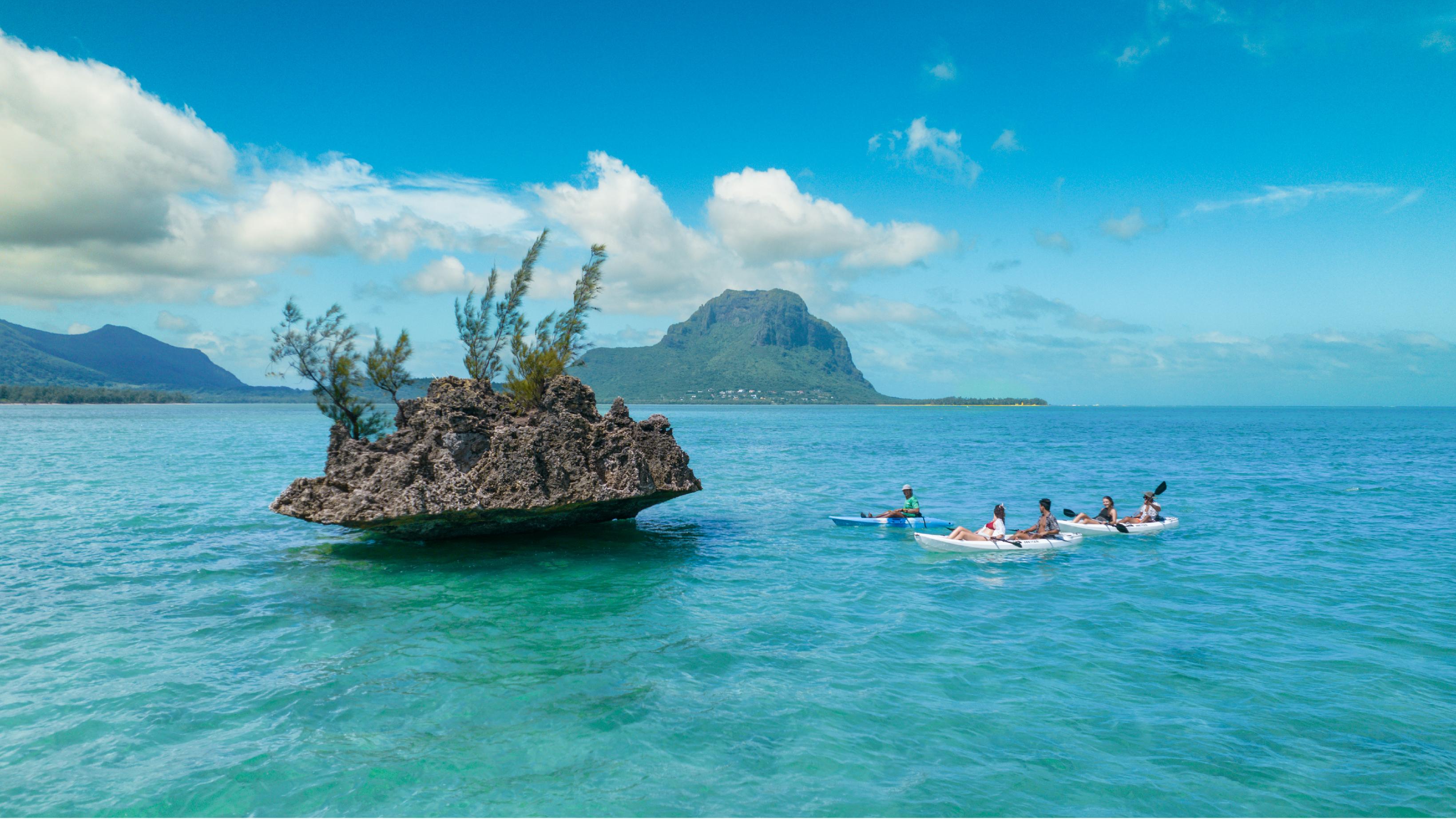 Kayak Tour to Crystal Rock & Benitiers Island with Breakfast