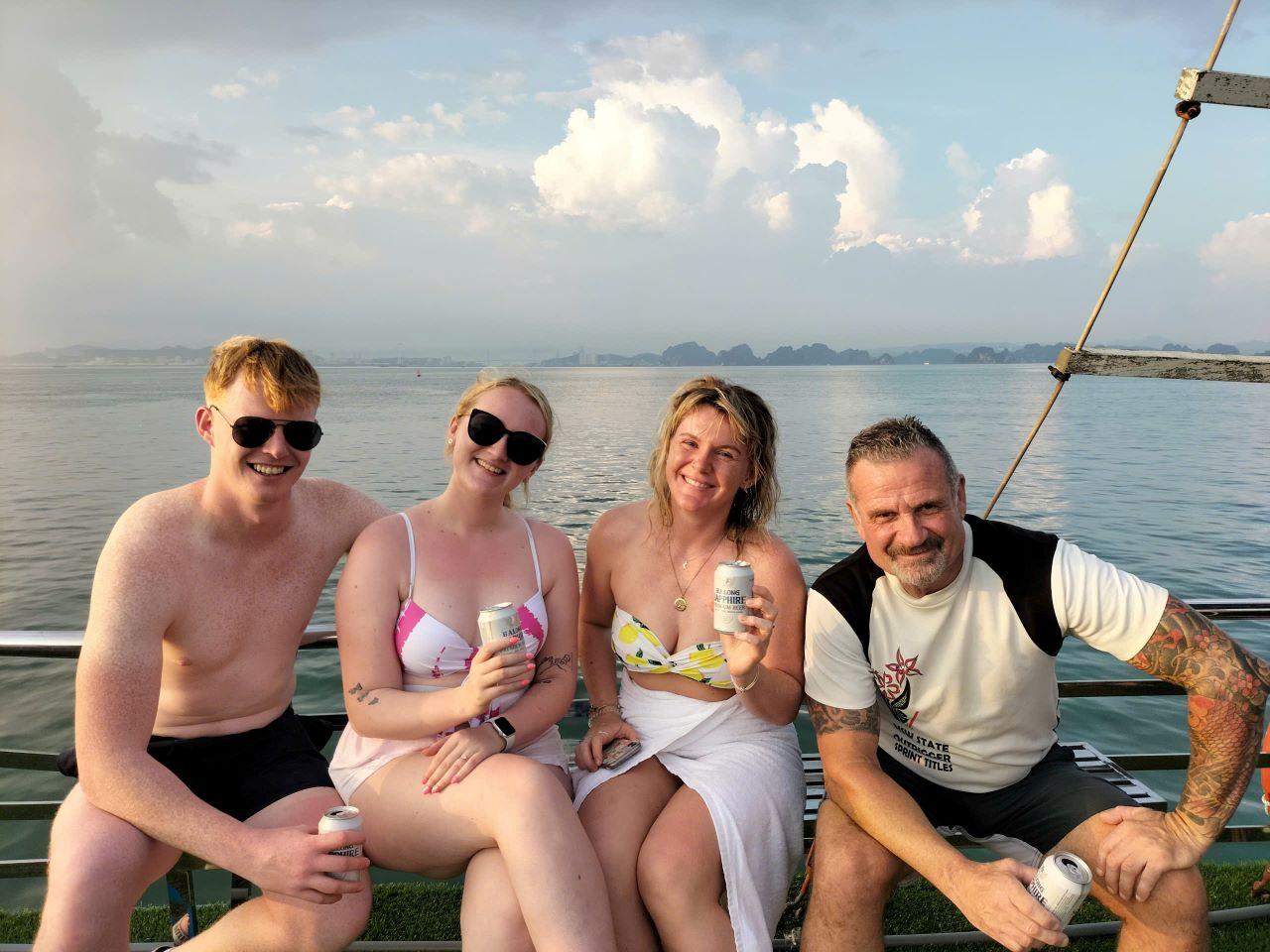 Ha Long Bay Day Trip from Hanoi: Luxury or Standard Cruise with Lunch