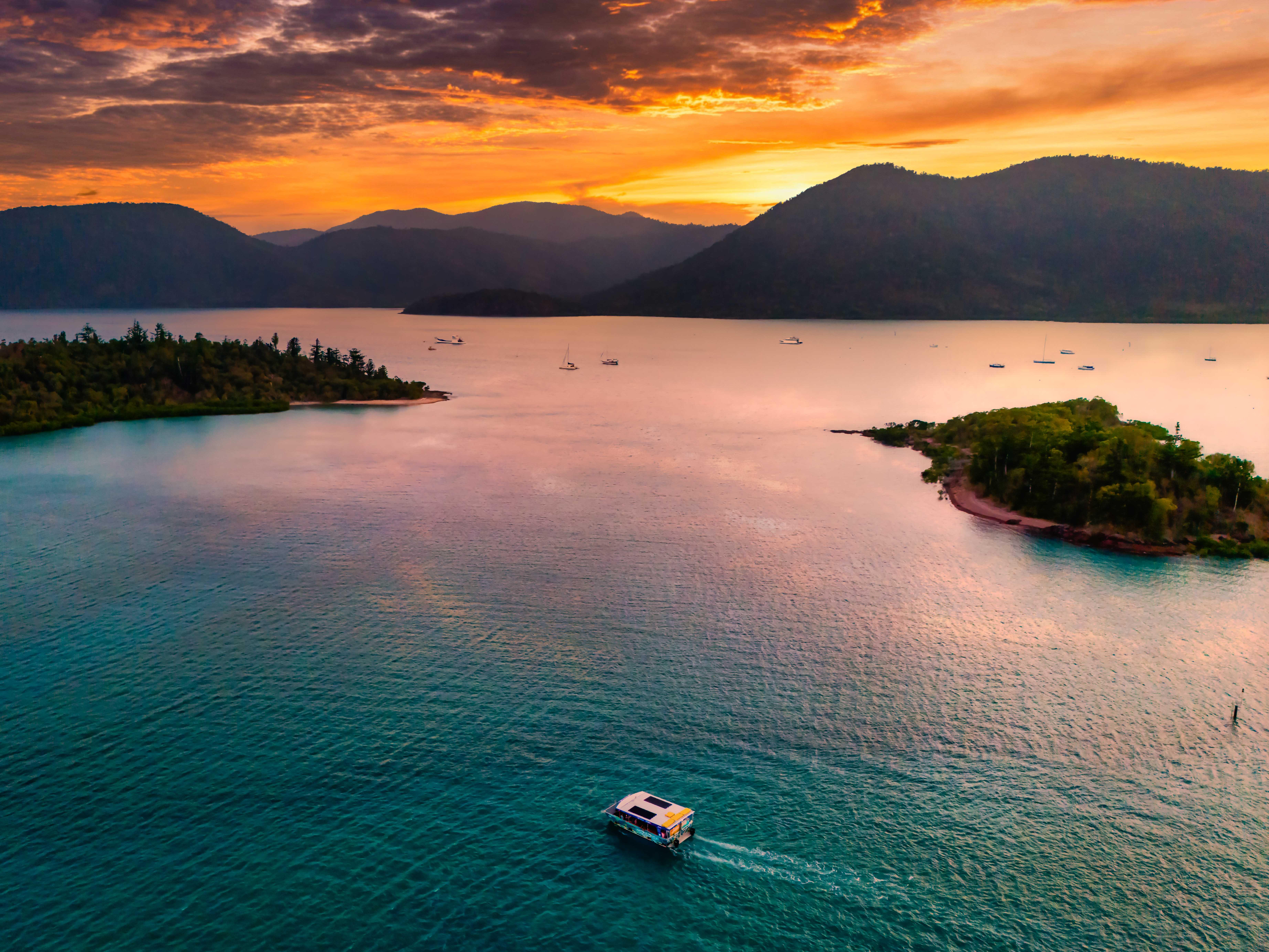 Airlie Beach Bottoms Up Sunset Cruise