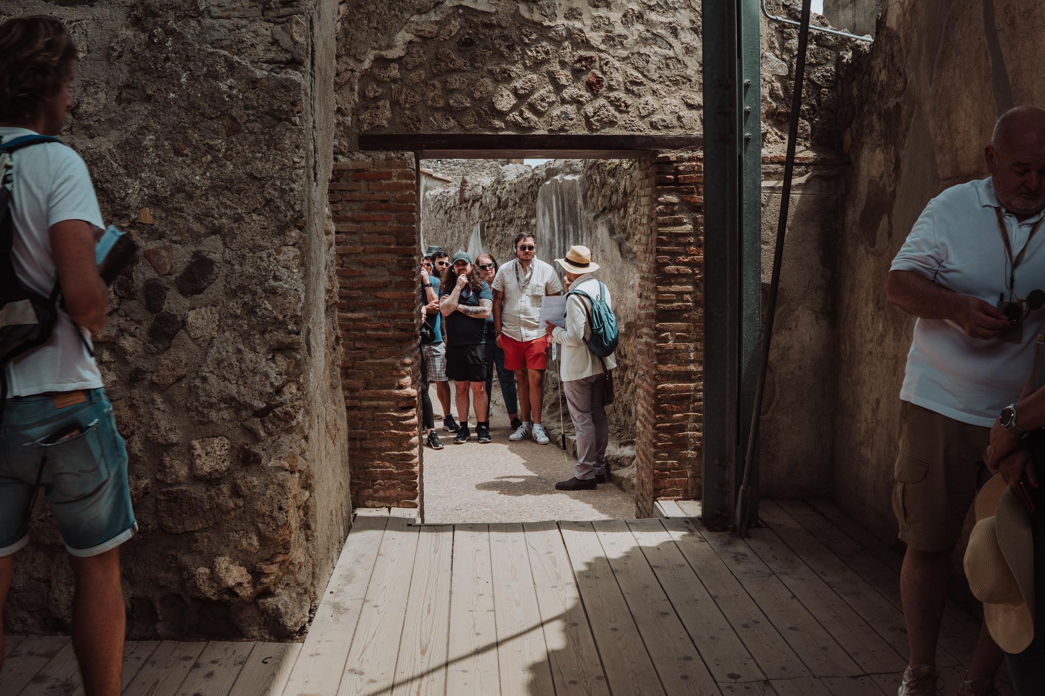 Pompeii archaeologist tour — guided walk through the ancient Roman city — image 8