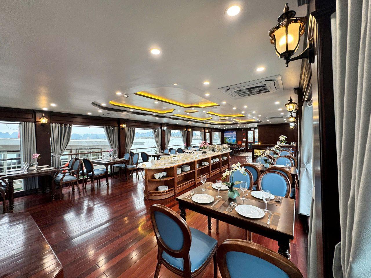 Ha Long Bay Day Trip from Hanoi: Luxury or Standard Cruise with Lunch