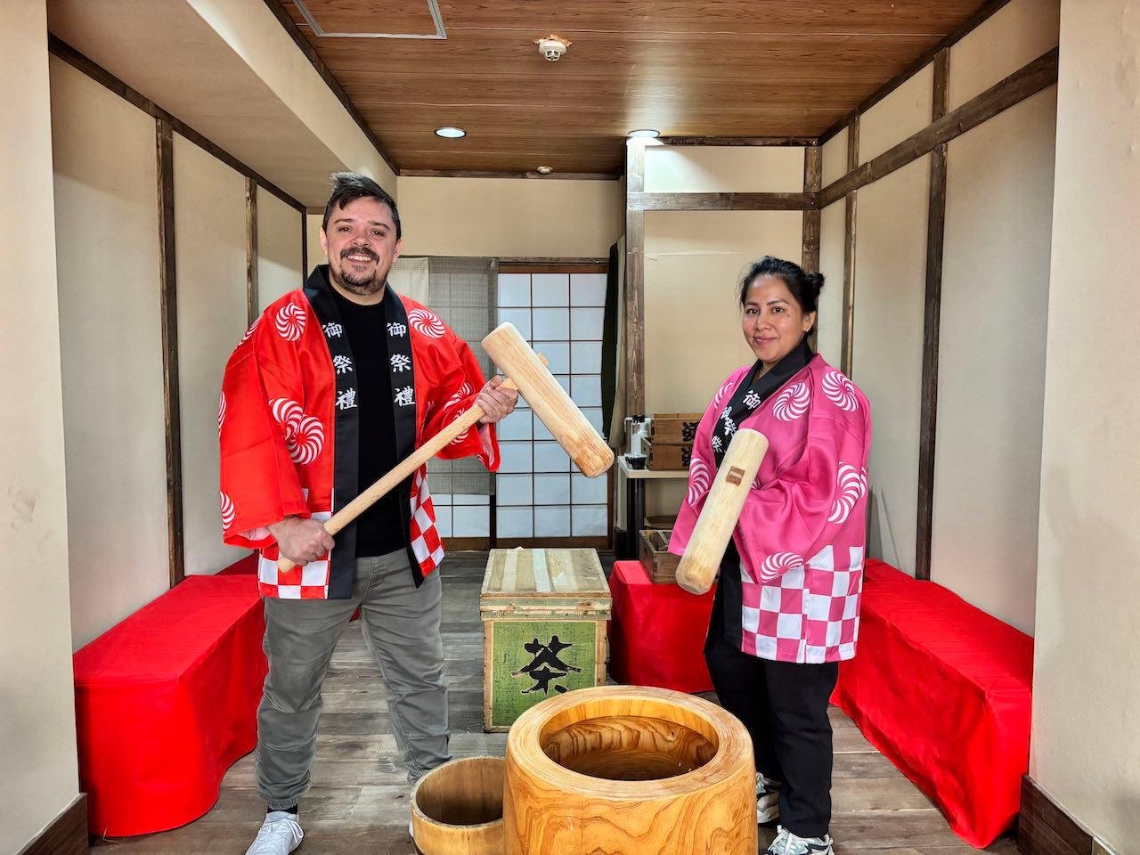 Osaka: Traditional Mochi Pounding Experience with Tasting
