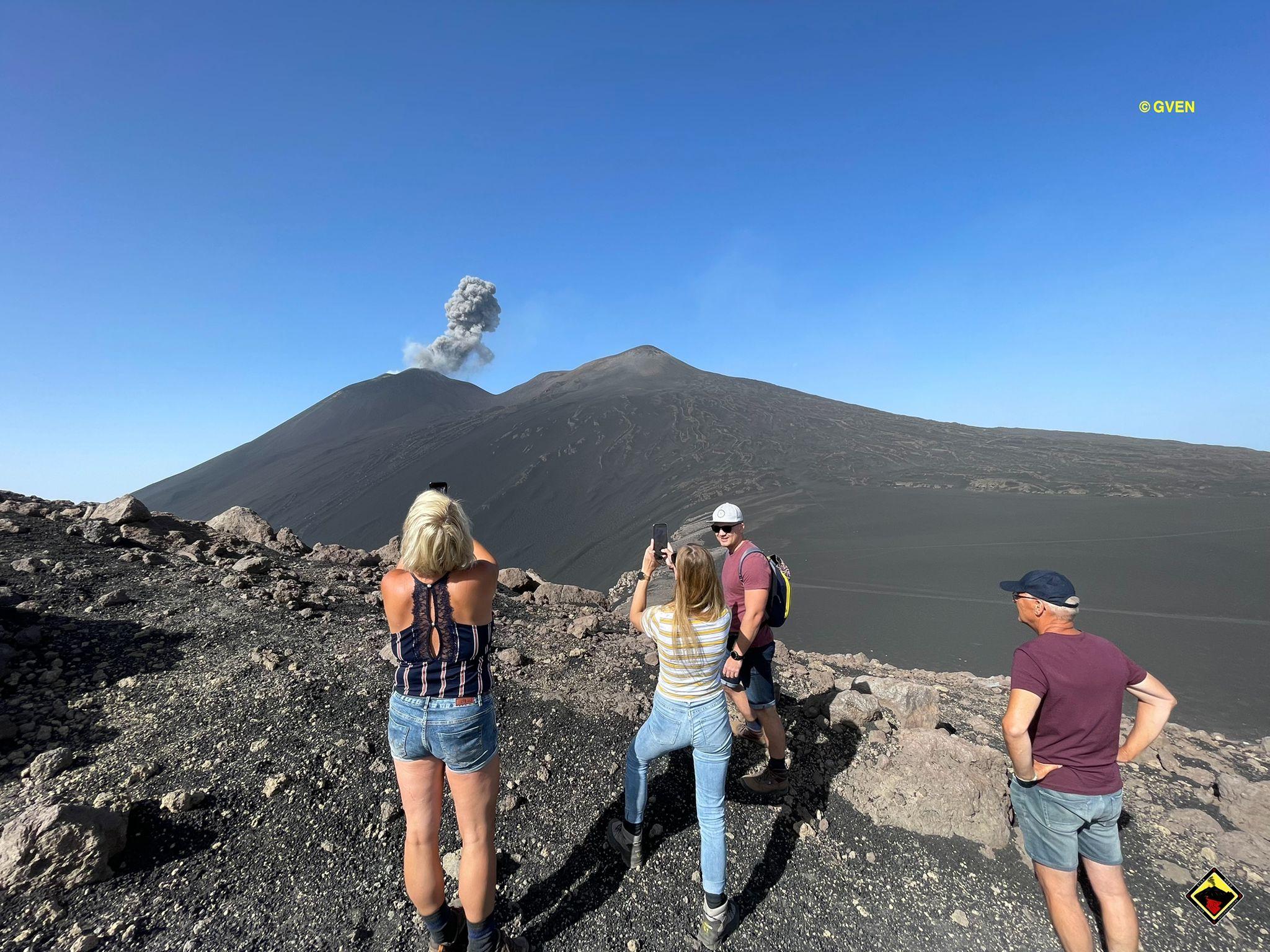 Mount Etna: North Upper Craters Guided Tour by 4x4 with Trek