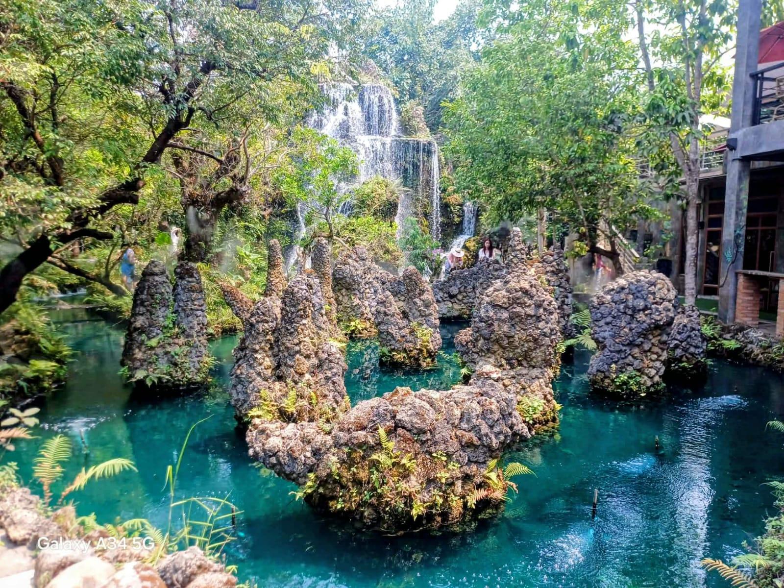 Chiang Mai: Wat Chedi Luang, Angels Land & Sticky Waterfall Day Tour