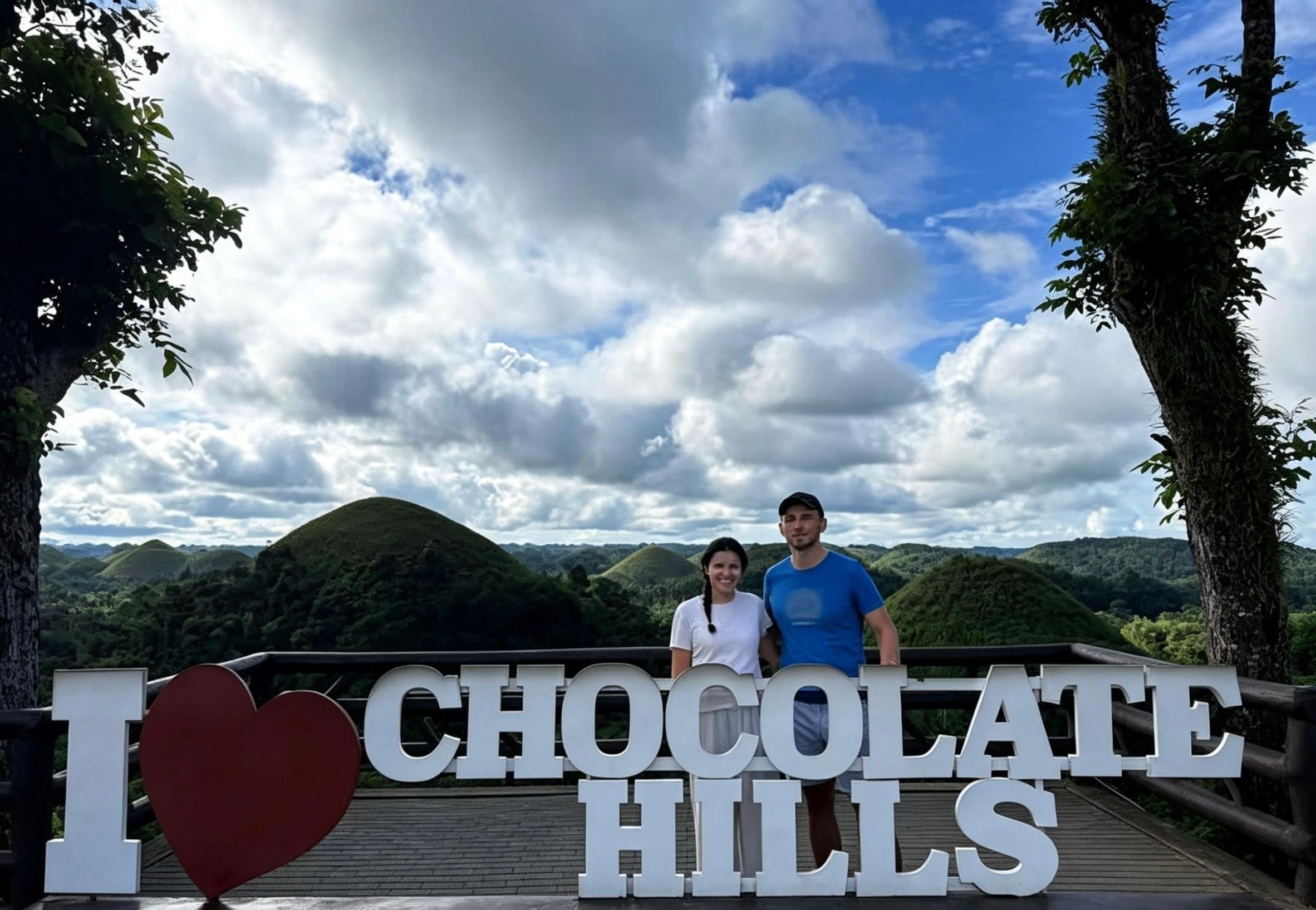 Bohol Day Trip from Cebu: Chocolate Hills, Tarsiers & Loboc River Cruise