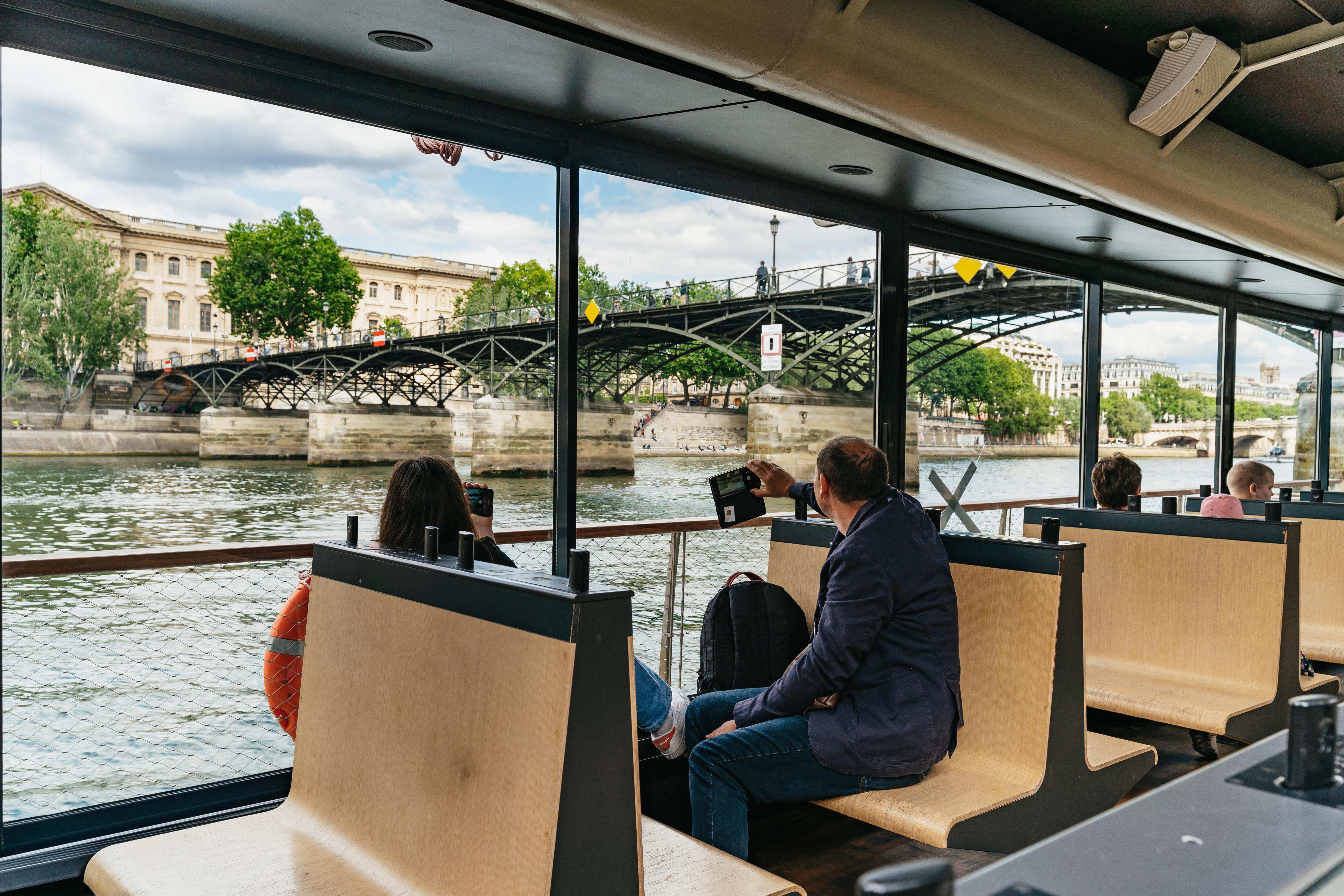 Paris: 1-Hour Seine River Sightseeing Cruise from the Eiffel Tower