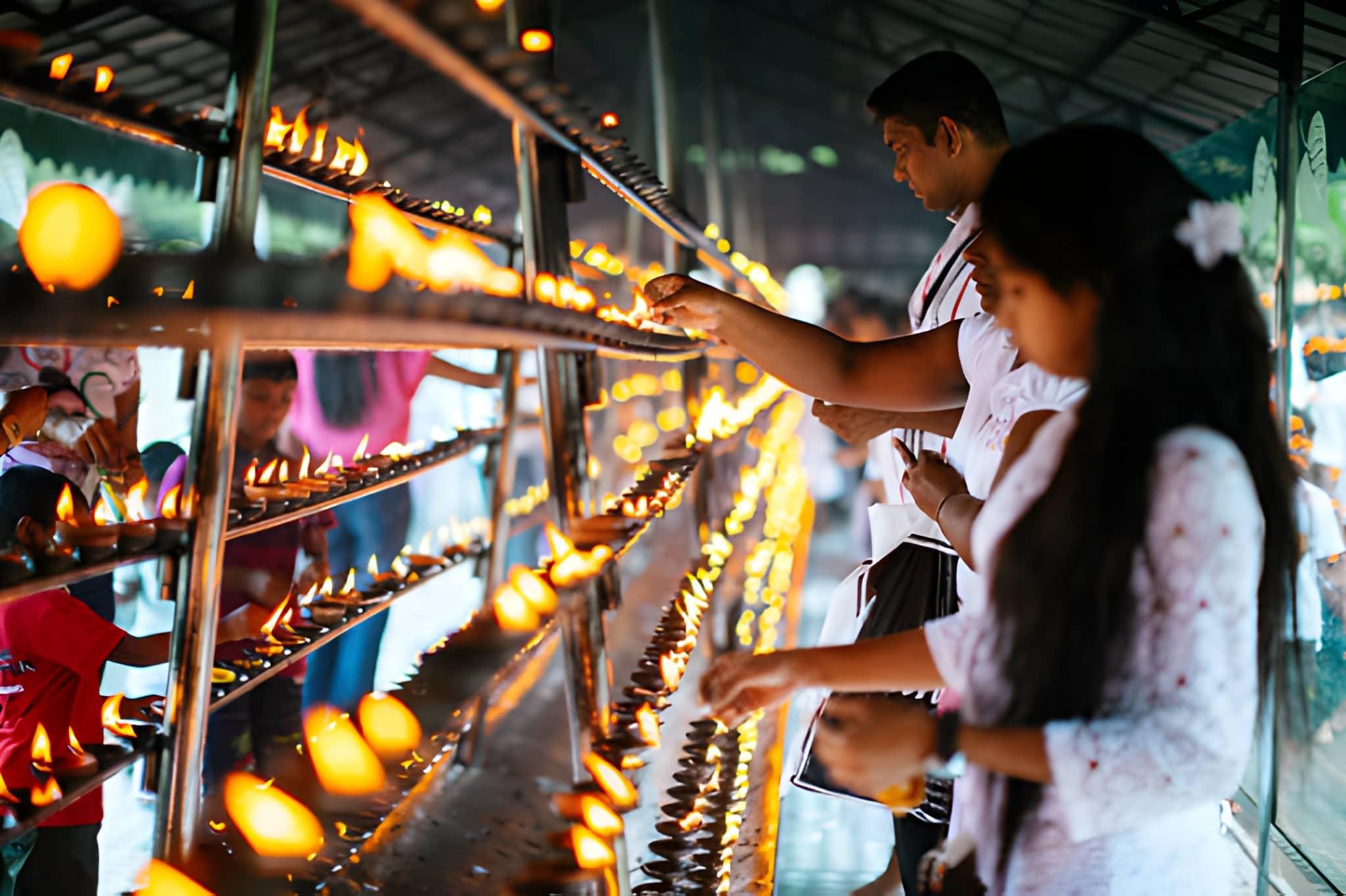 Kandy: Temple of the Sacred Tooth Guided Cultural Tour