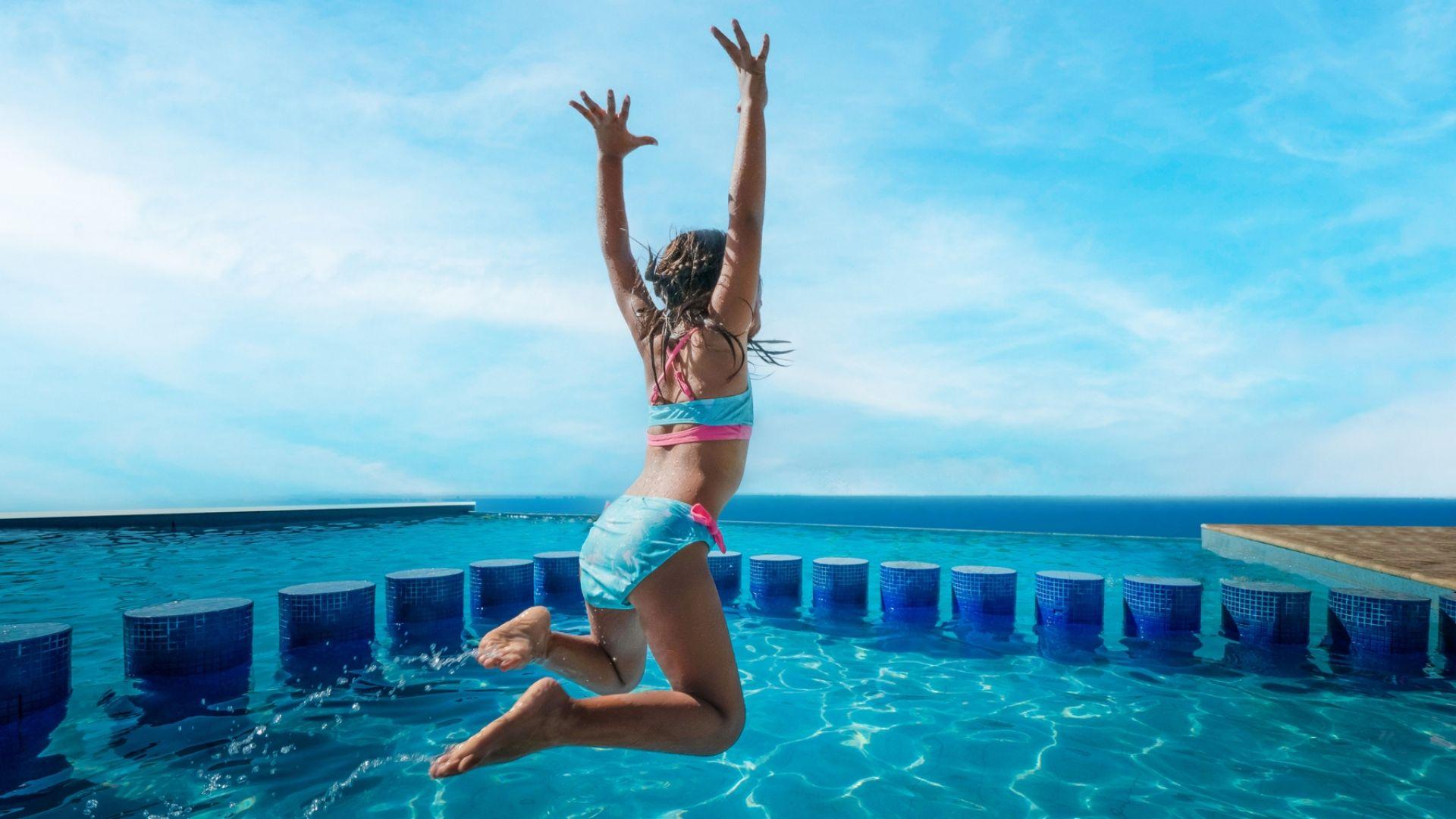 Isla Mujeres Dolphin Swim with Ferry & Buffet