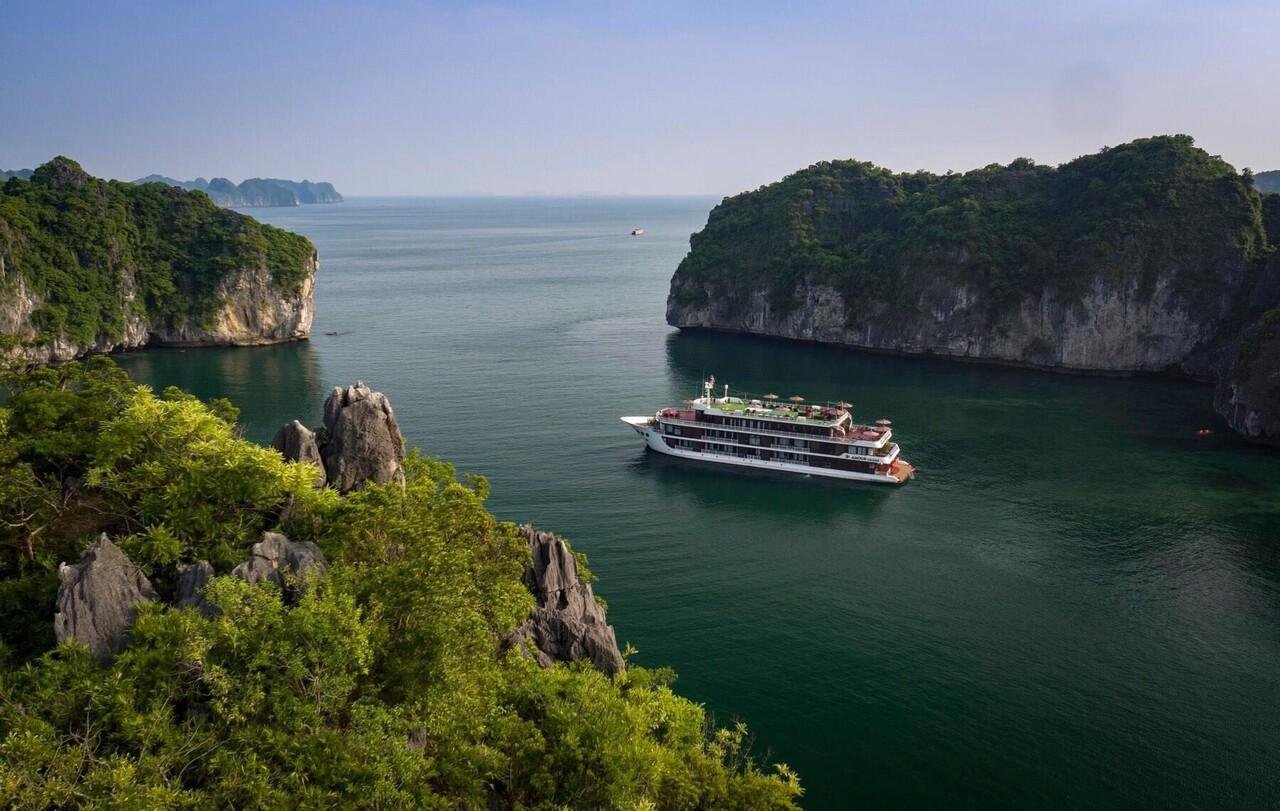Ha Long & Lan Ha Bay 2-Day 5-Star Balcony Cruise