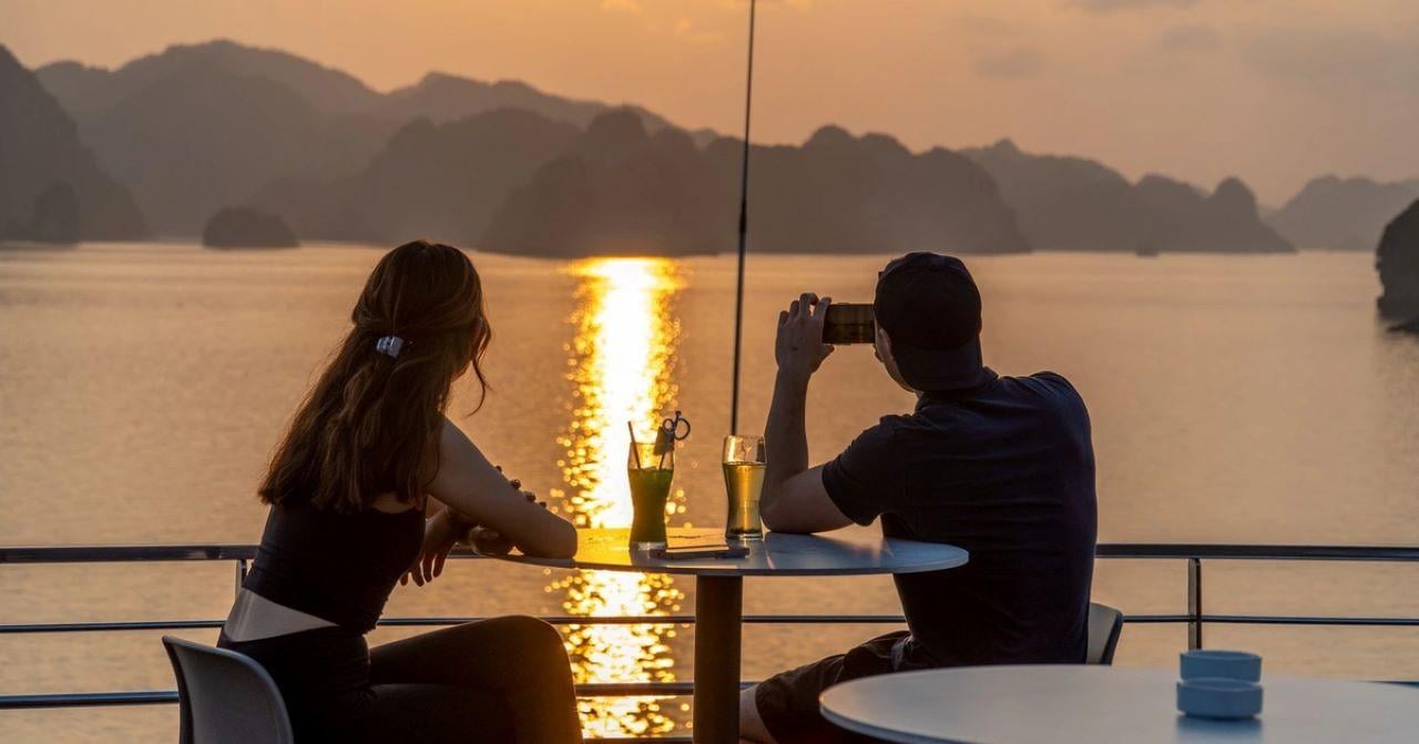 Ha Long & Lan Ha Bay 2-Day 5-Star Cruise with Free Transfer