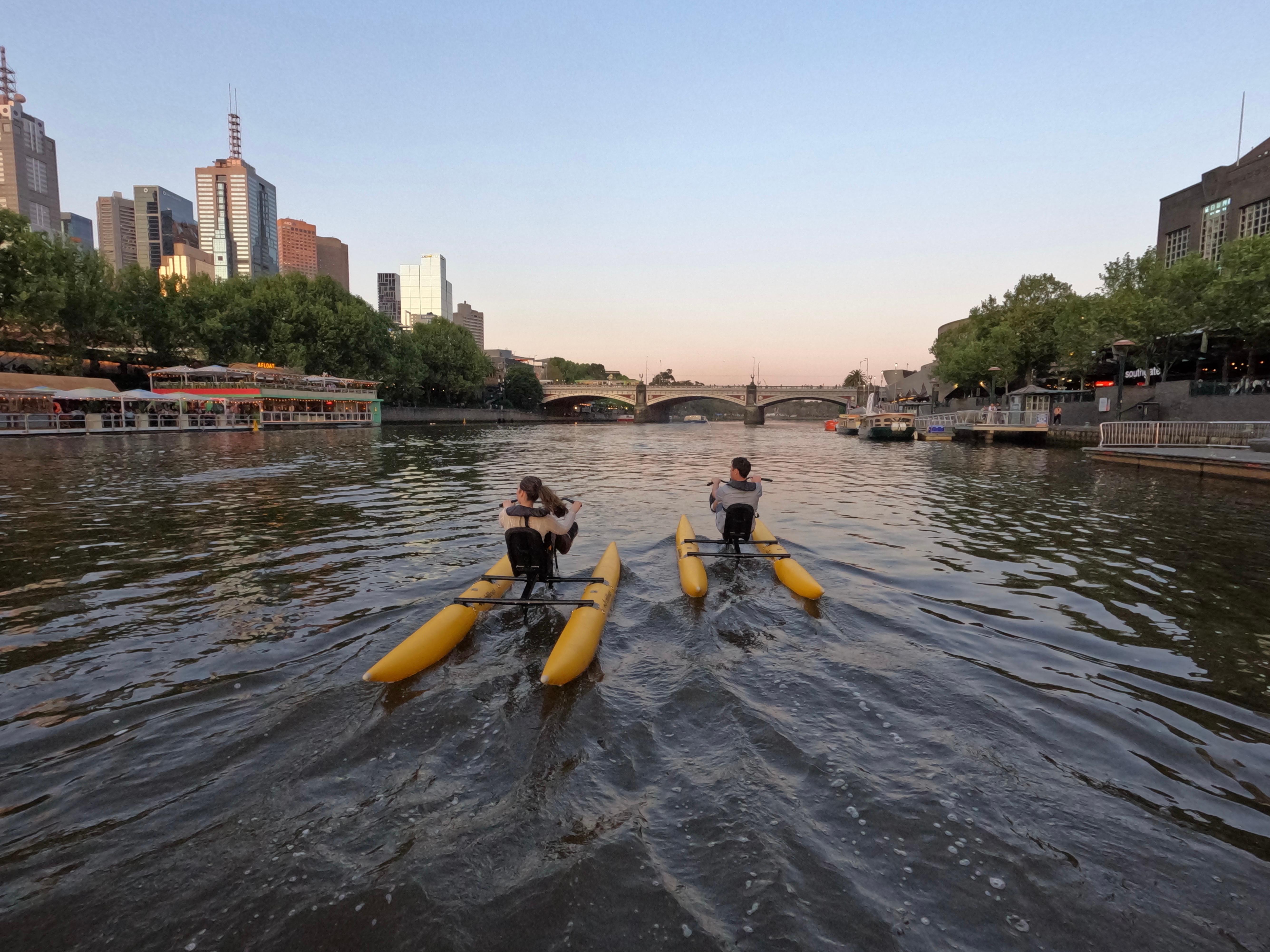 Melbourne: Yarra River Twilight Waterbike Tour