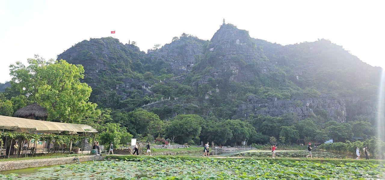 Hanoi to Ninh Binh: Hoa Lu, Trang An & Mua Cave Day Tour