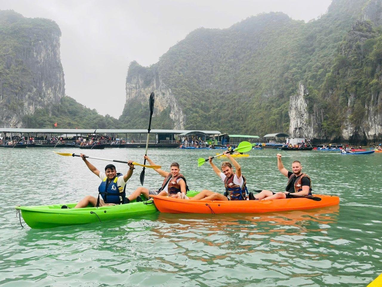 Ha Long Bay Day Trip from Hanoi: Luxury or Standard Cruise with Lunch