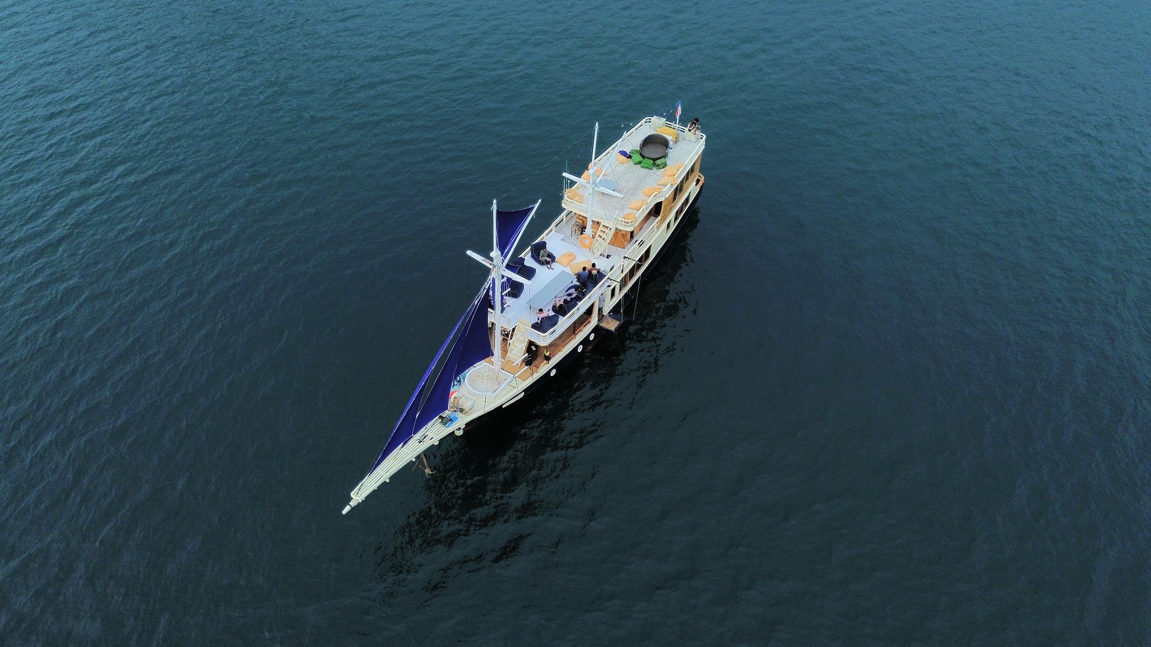 Komodo Archipelago 3-Day Phinisi Liveaboard from Labuan Bajo