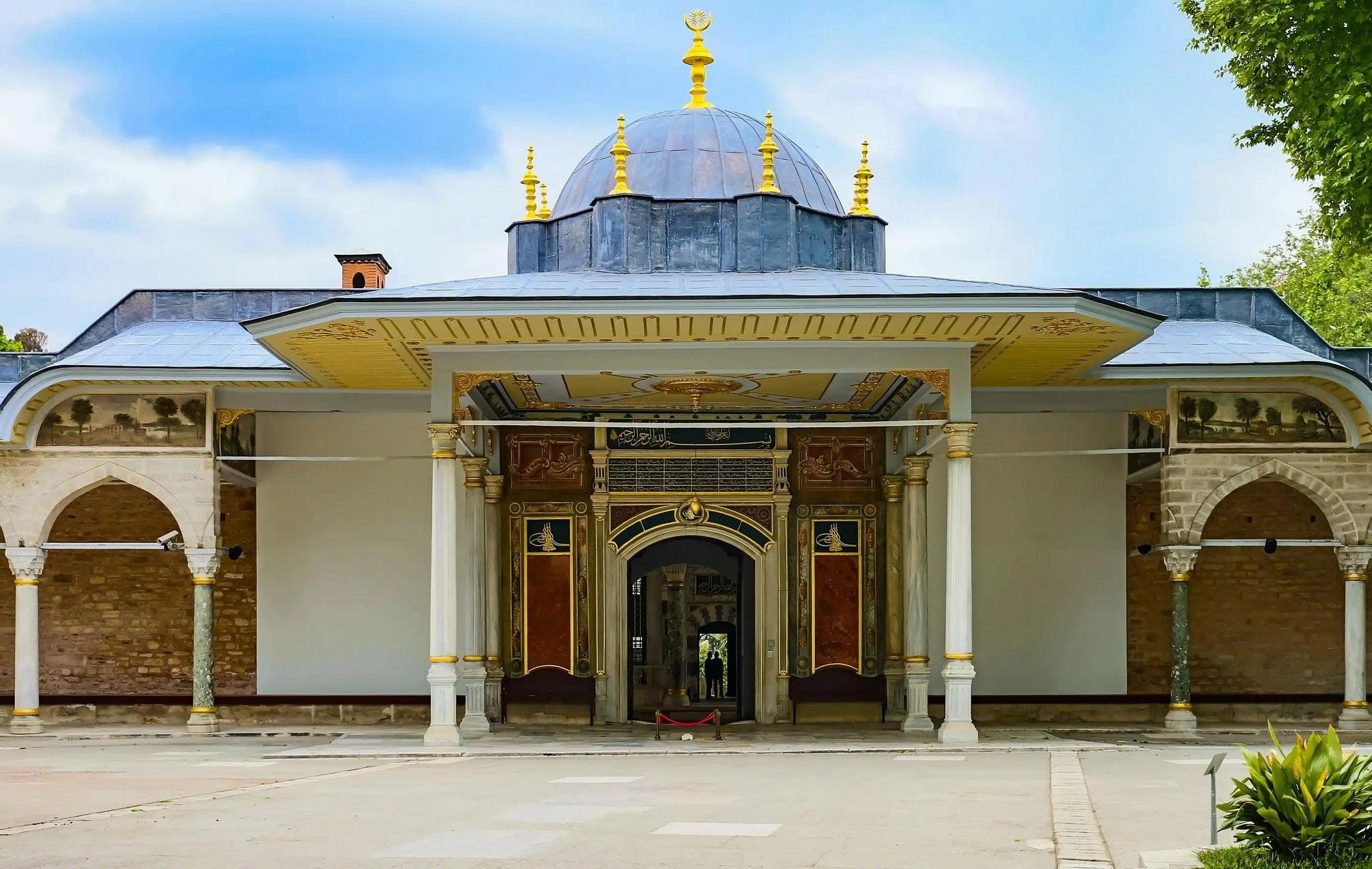 Topkapi Palace Skip-the-Line Small Group Tour