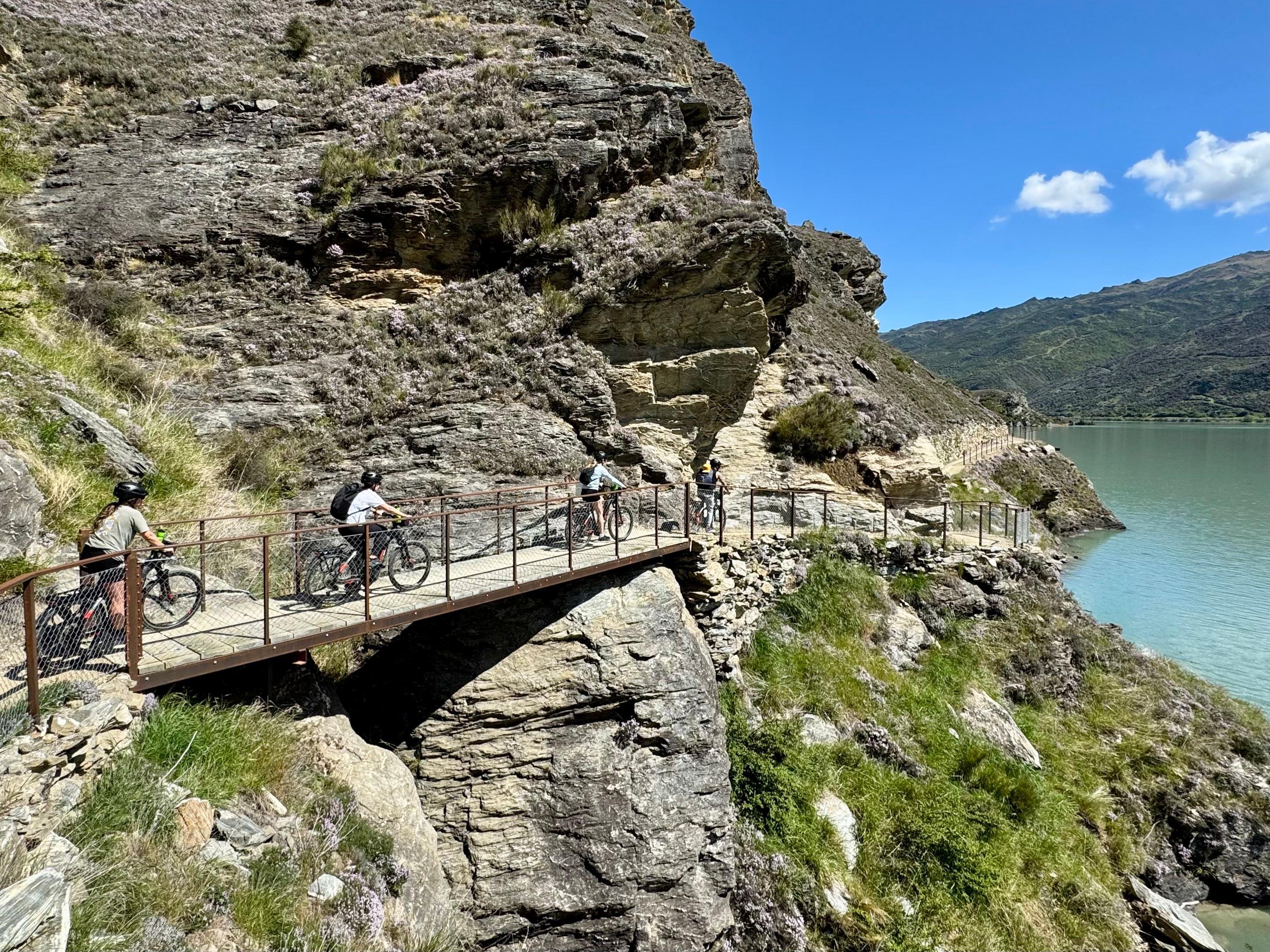 Lake Dunstan eBike Trail & Winery Experience from Cromwell