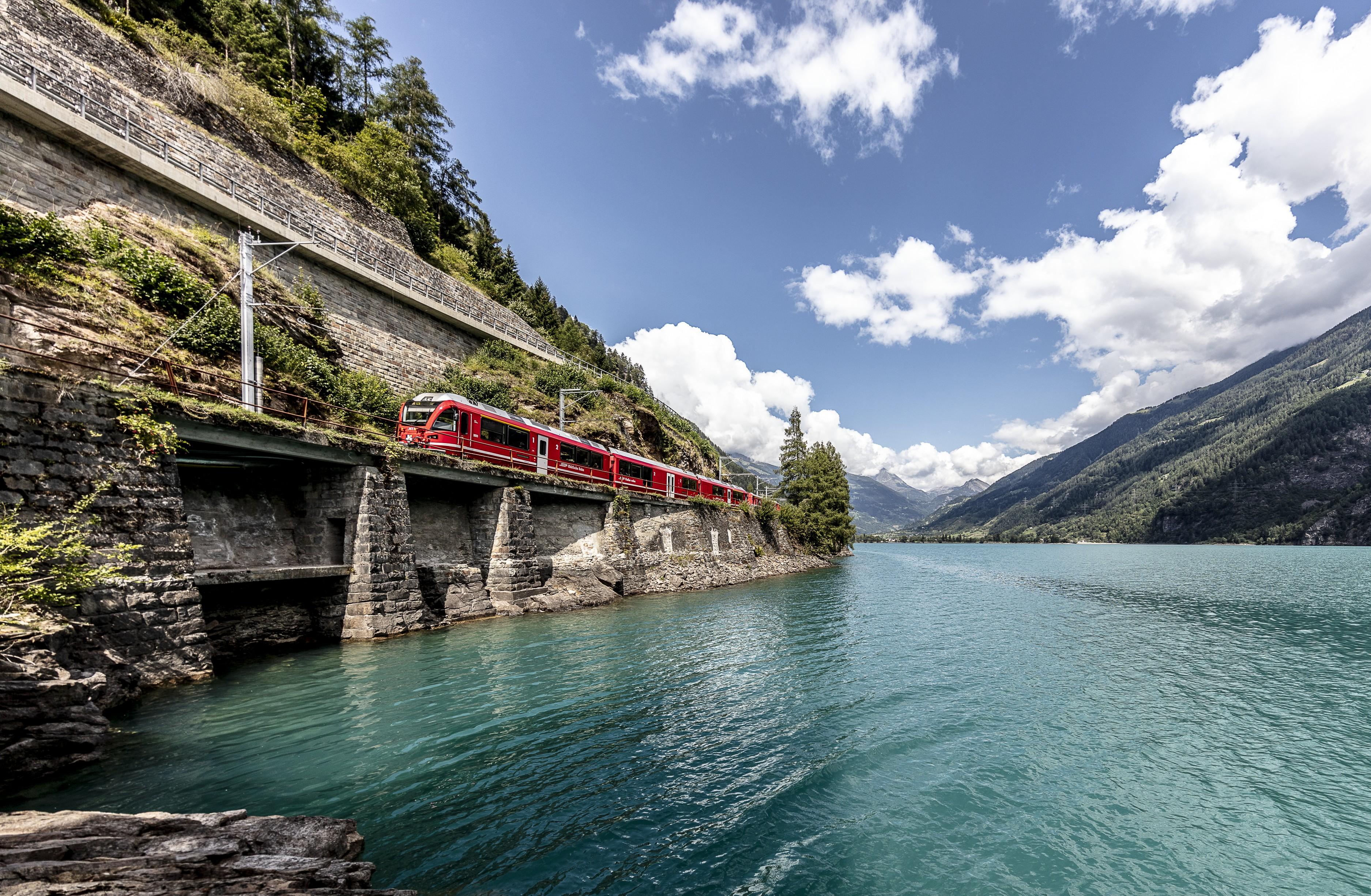Milan to Lake Como, St. Moritz & Bernina Red Train Day Tour