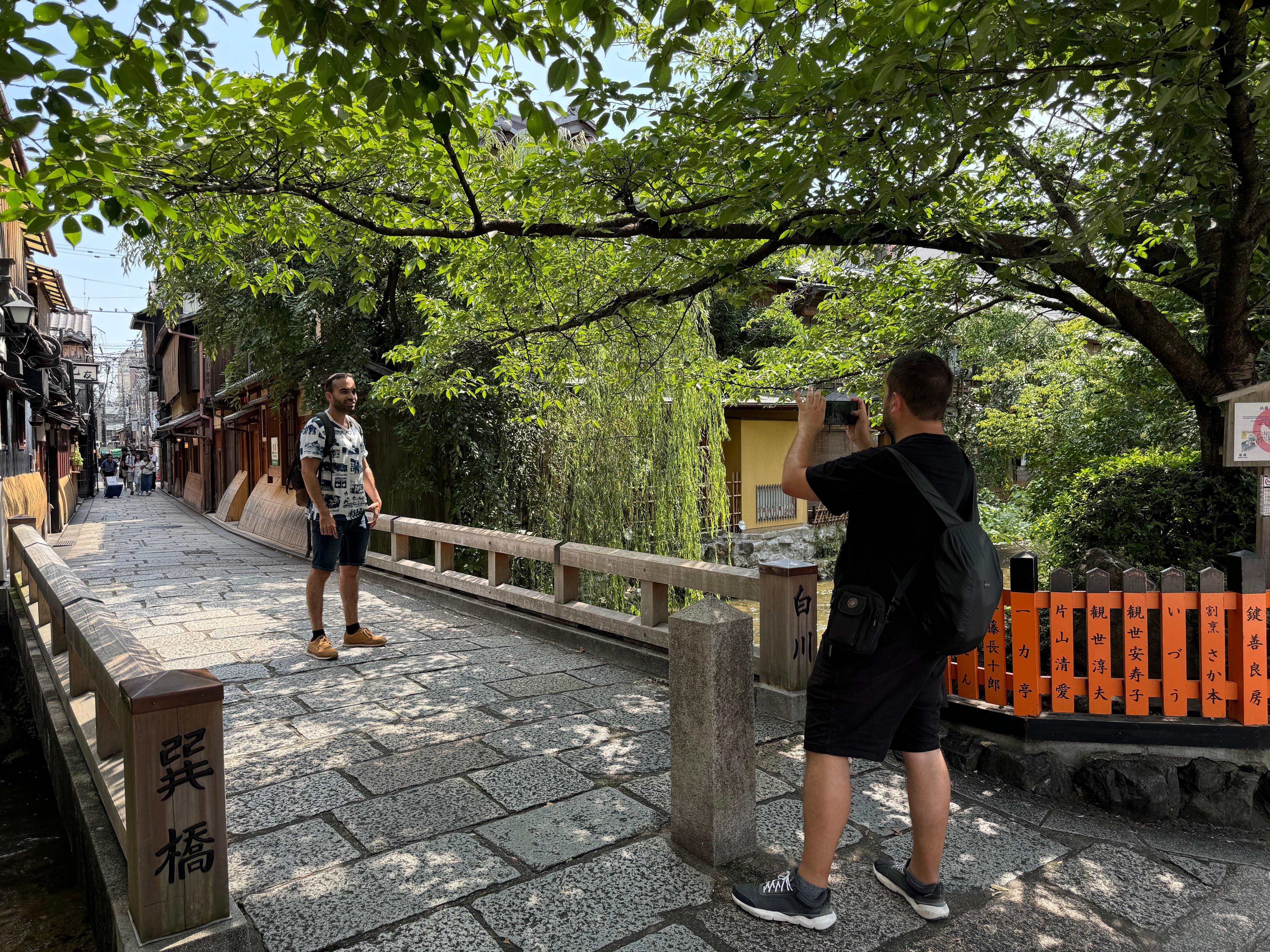 Kyoto: Gion and Yasaka Shrine Cultural Walking Tour