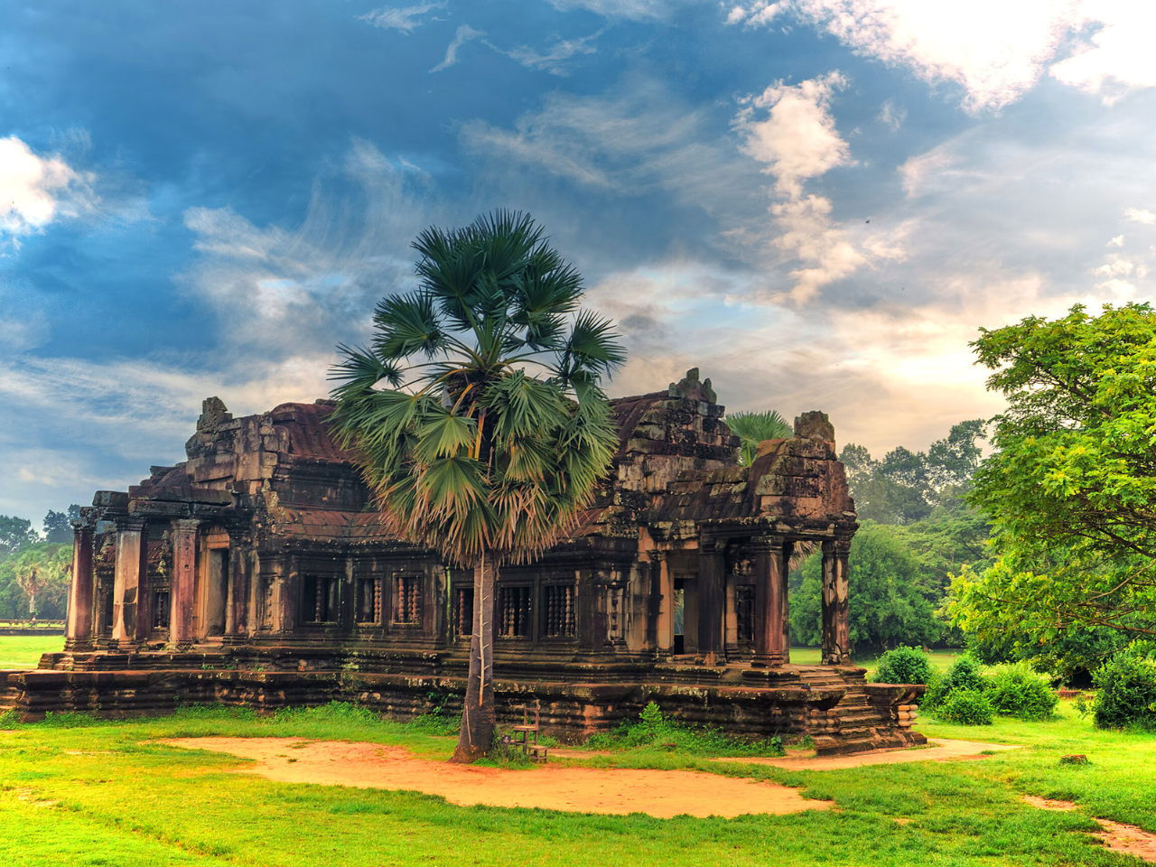 Siem Reap: Full-Day Angkor Temple Cycling Adventure