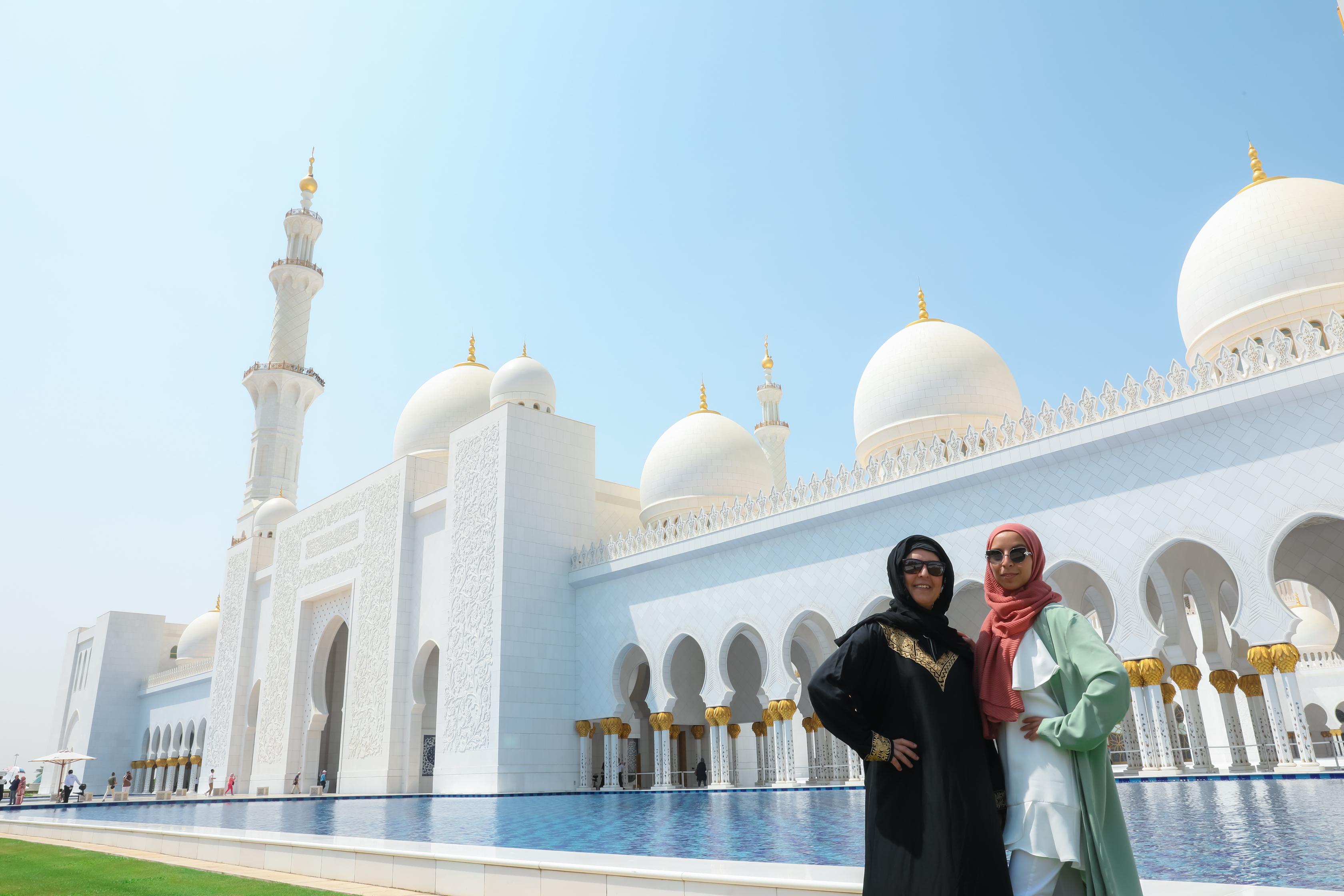 Dubai to Abu Dhabi Private Day Tour: Grand Mosque, Royal Palace & City Icons