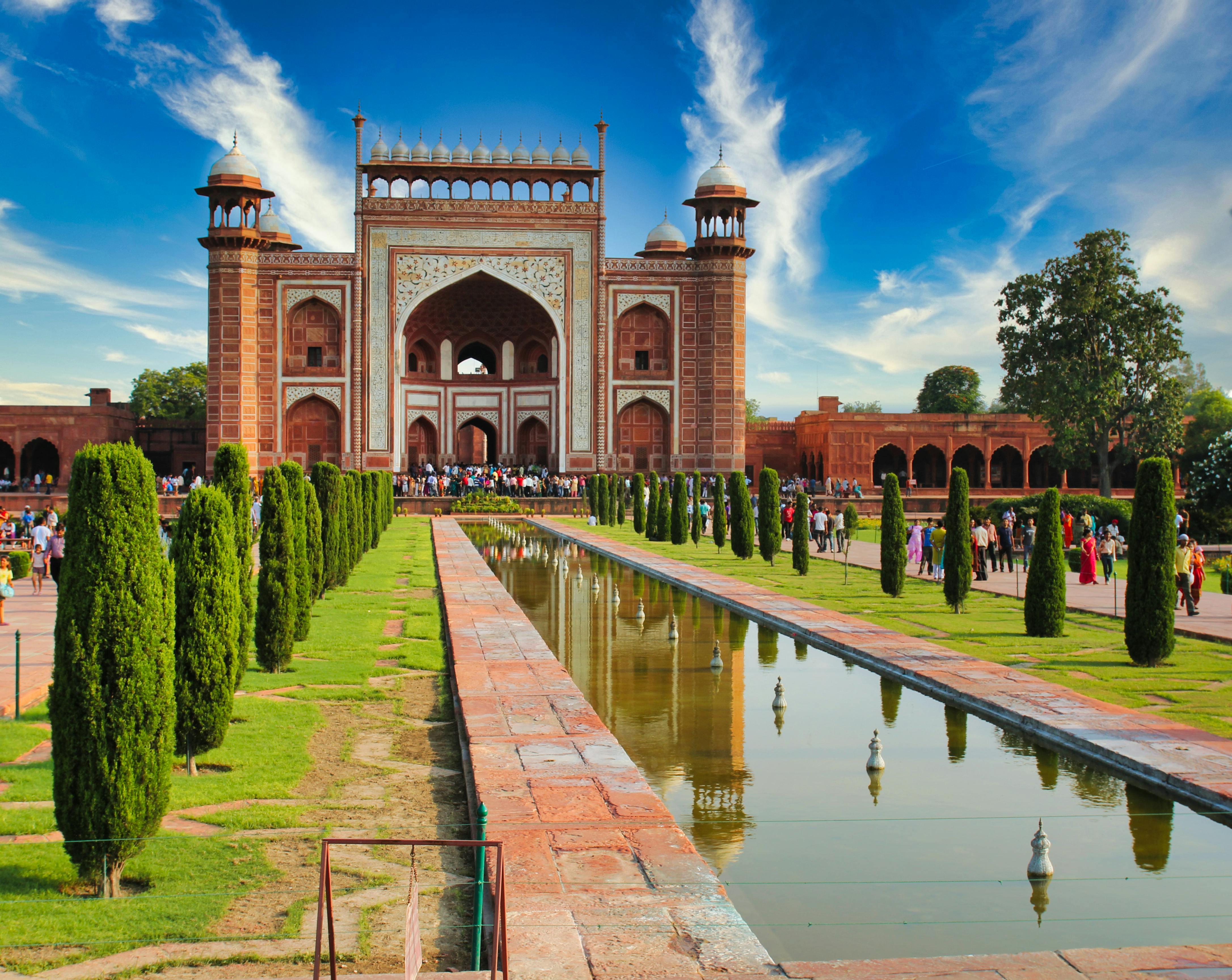 Delhi to Taj Mahal Luxury Private Day Tour by Audi/BMW with 5-Star Meal